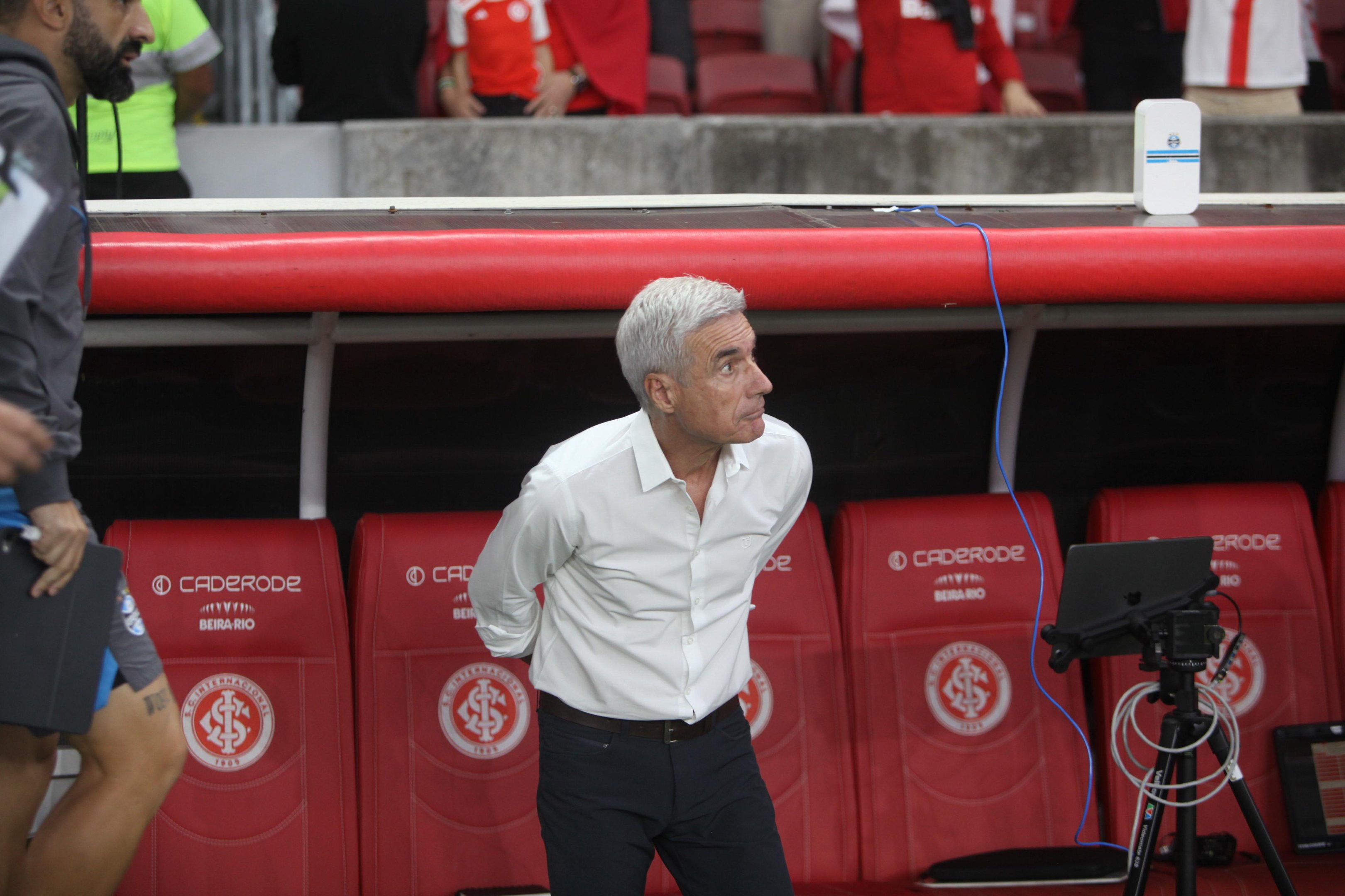 Lu&iacute;s Castro elogiou a entrega dos jogadores no Beira-Rio