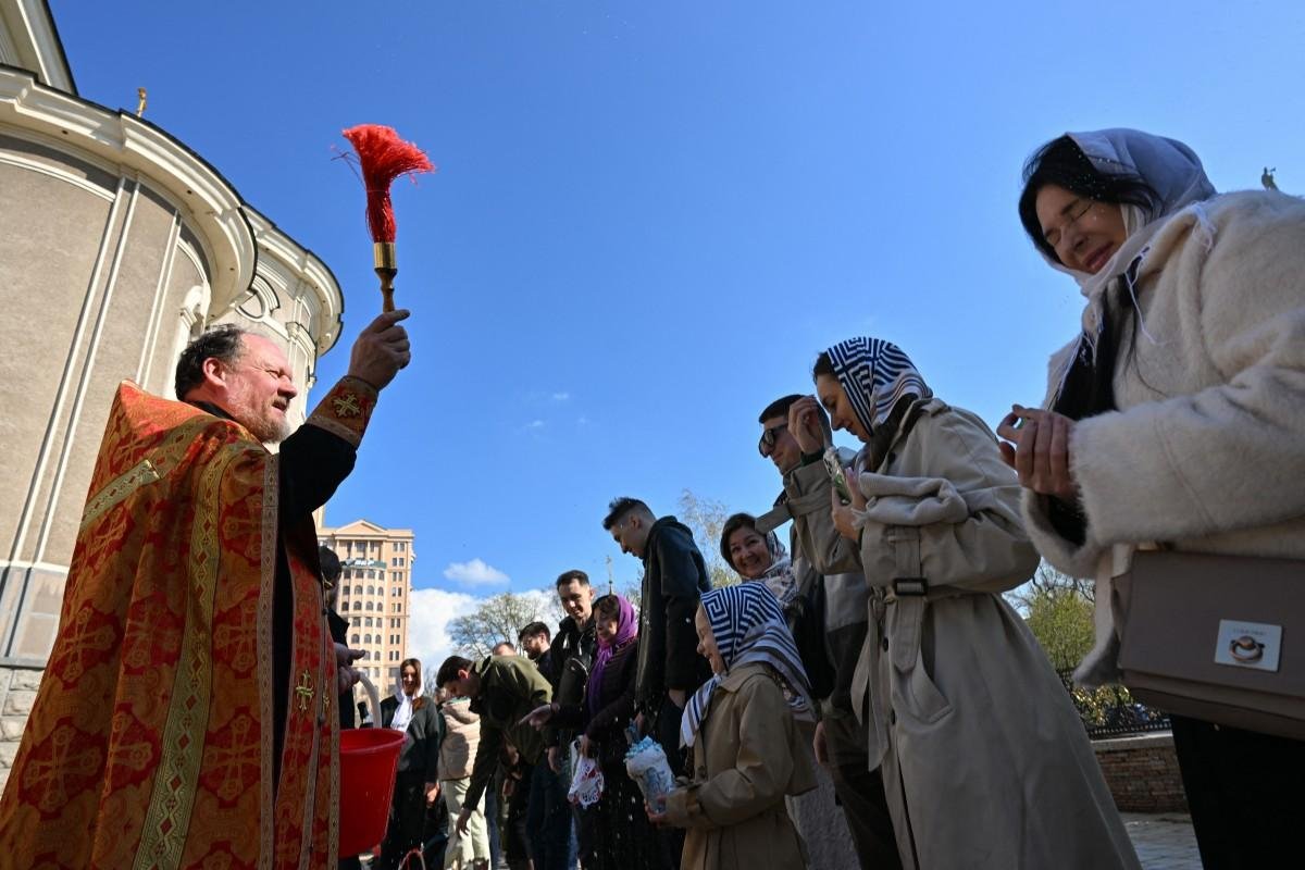 Em Donetsk, ucranianos celebram a P&aacute;scoa Ortodoxa