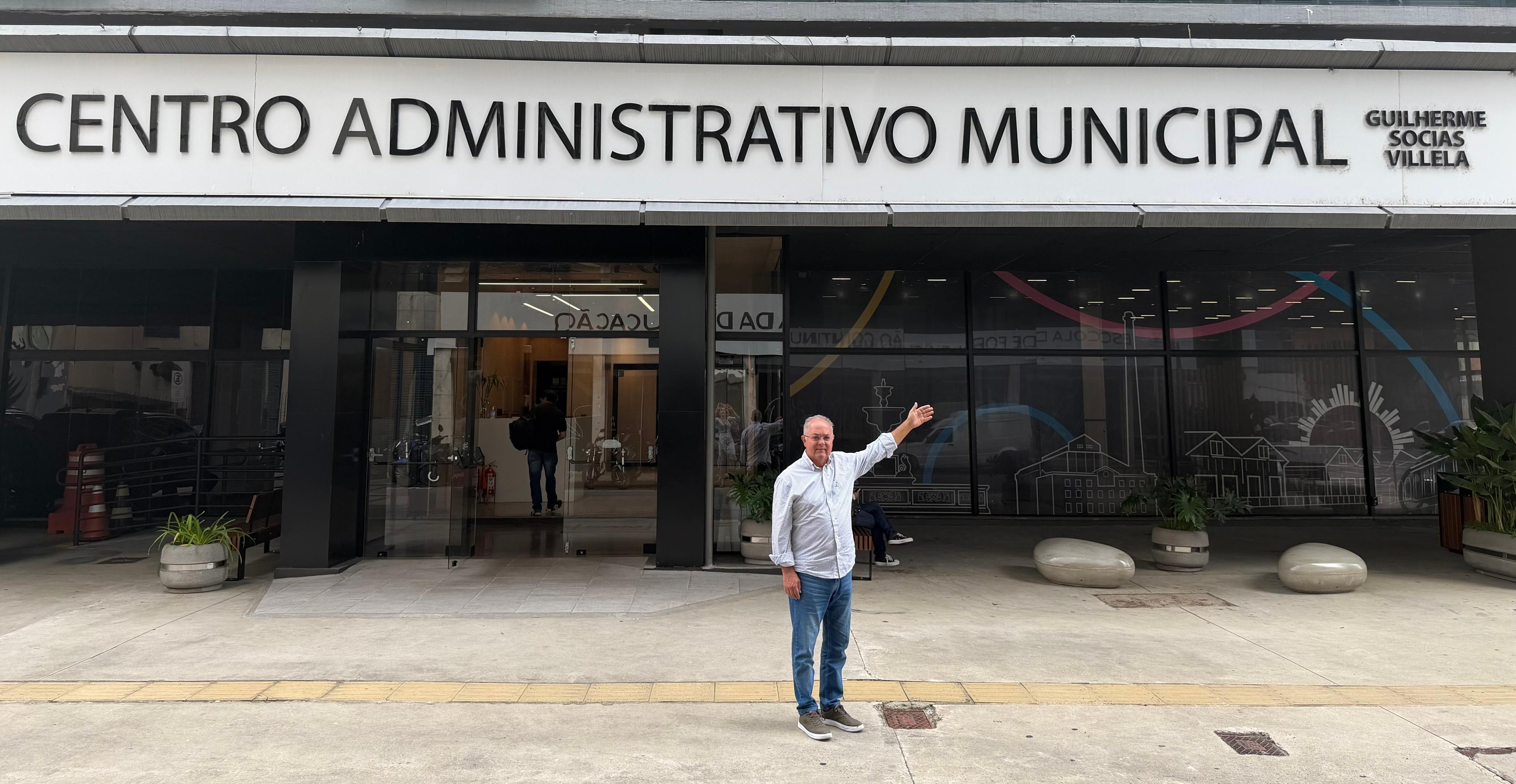 "O Pensamento de Guilherme Socias Villela e o olhar de um cronista" ser&aacute; lan&ccedil;ado no Centro Administrativo de Porto Alegre