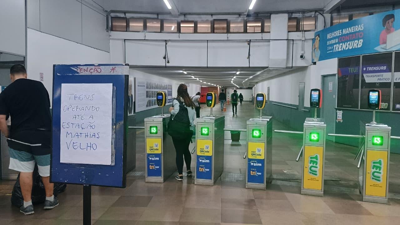 Esta&ccedil;&atilde;o Mercado, em Porto Alegre, teve movimento inferior ao normal devido a interrup&atilde;o do servi&ccedil;o entre a esta&ccedil;&atilde;o S&atilde;o Luiz e Novo Hamburgo
