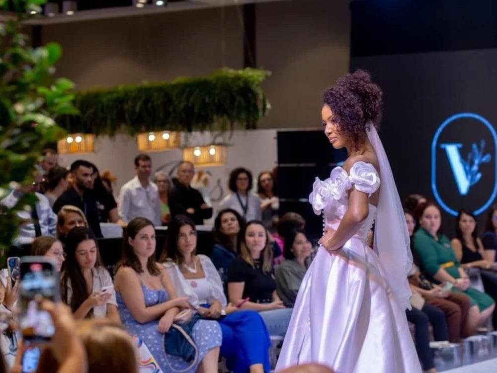 As tend&ecirc;ncias transitam entre o minimalismo, com cortes limpos e tecidos em evid&ecirc;ncia