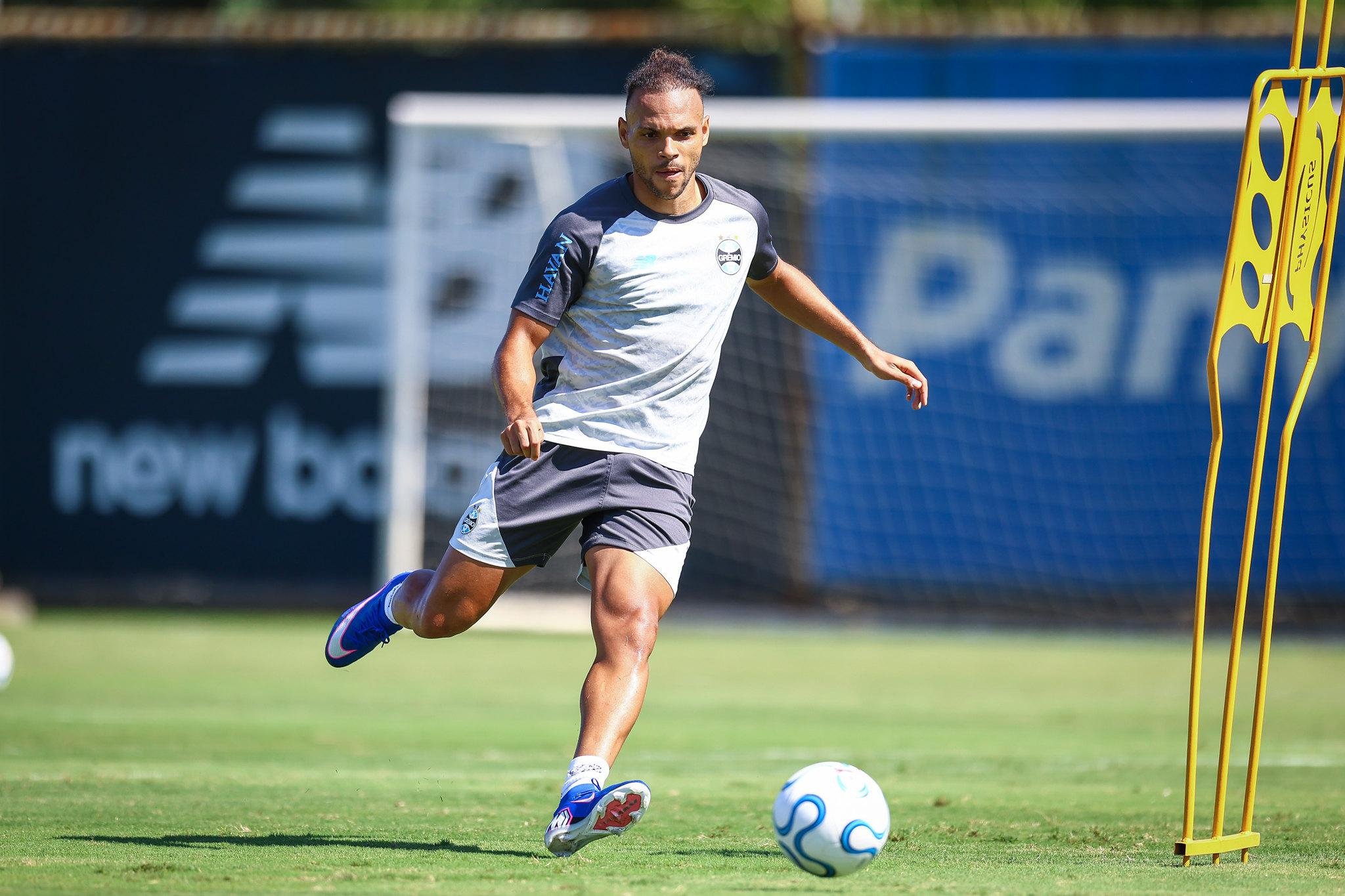 Braithwaite dever&aacute; receber nova oportunidade entre os titulares