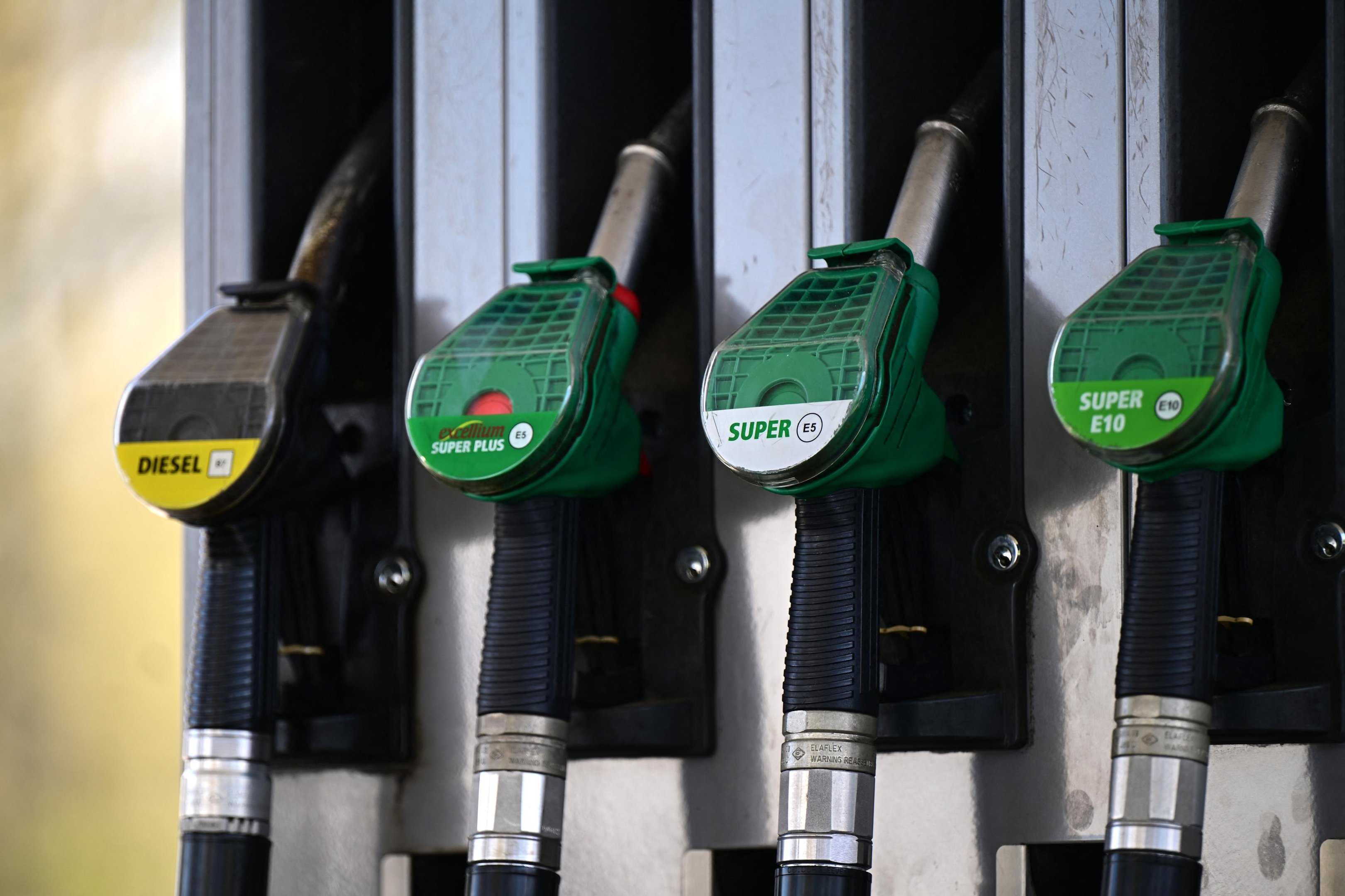 Consumo mundial de petr&oacute;leo em 2026 deve alcan&ccedil;ar 104,26 milh&otilde;es de barris por dia (mbd) em m&eacute;dia