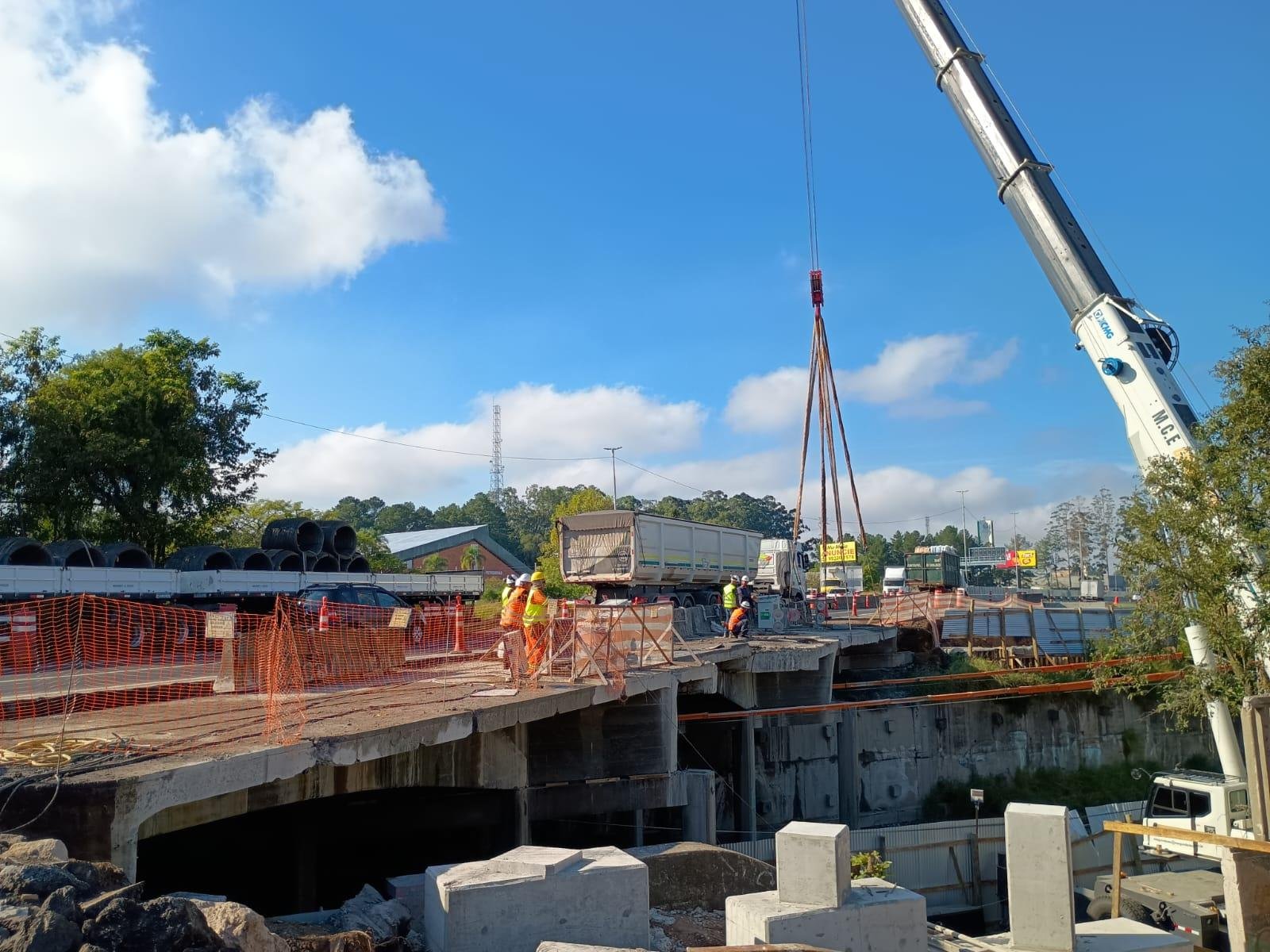 Obra do Dnit em viaduto que cruza linha f&eacute;rrea atrasou retomada da Trensurb