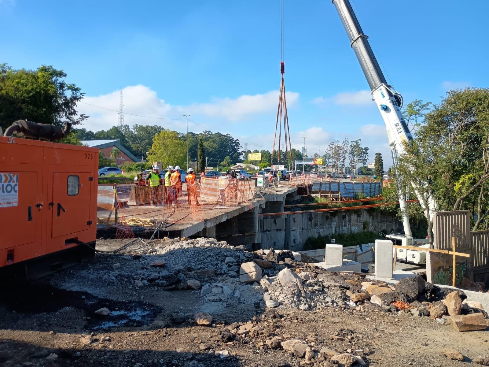 Obra &eacute; realizada para solucionar o problema e liberar a retomada da opera&ccedil;&atilde;o entre Canoas e Esteio