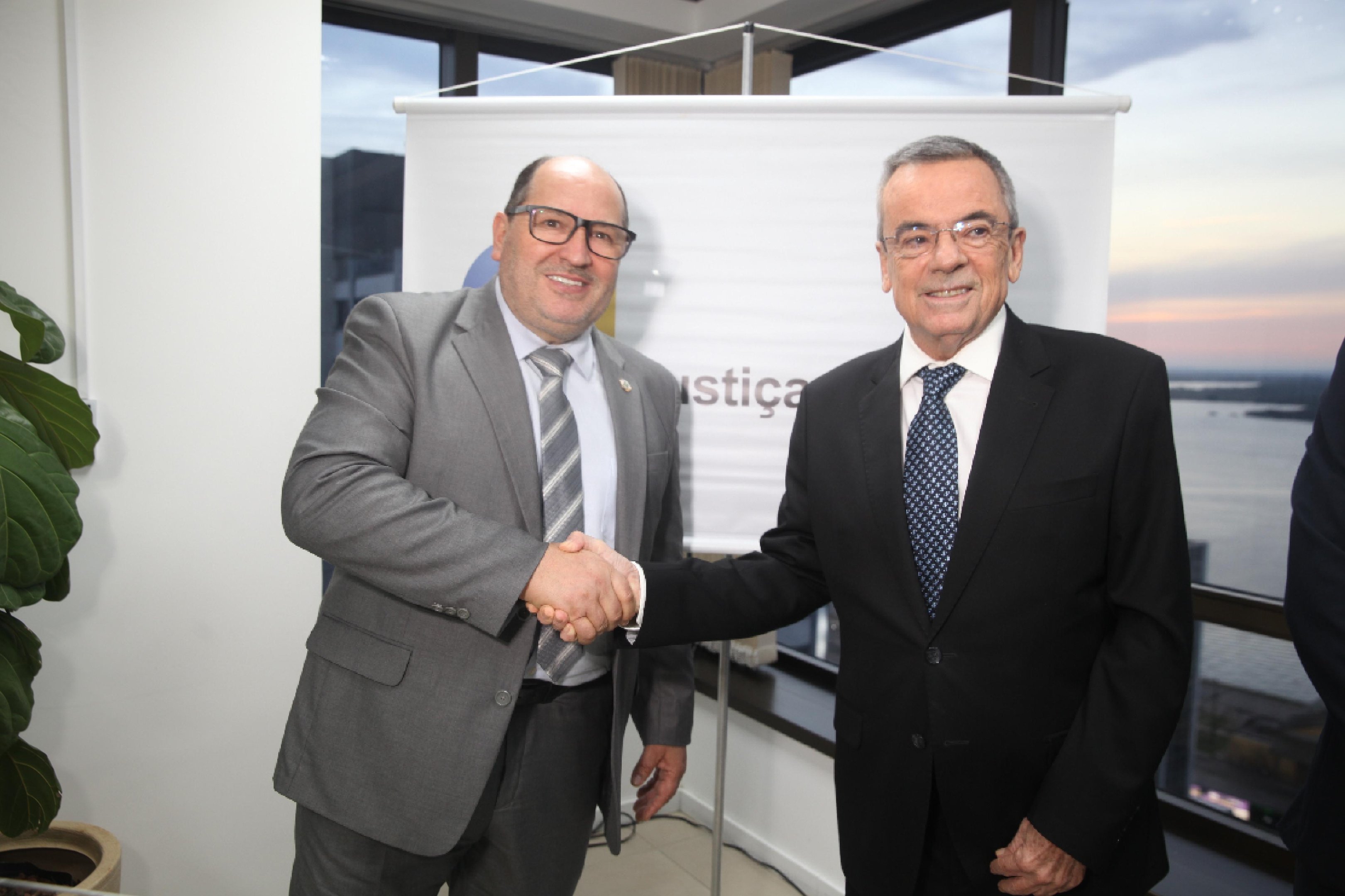 Estiveram presentes os presidentes da ALRS, S&eacute;rgio Peres (Republicanos), e do TRE-RS, o desembargador M&aacute;rio Crespo Brum