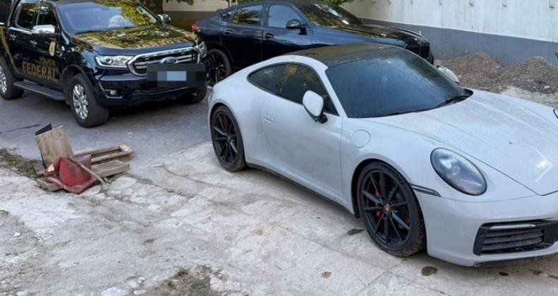 Porsche &eacute; um dos ve&iacute;culos apreendidos na opera&ccedil;&atilde;o