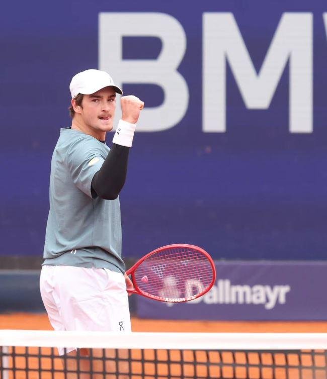 Jo&atilde;o Fonseca &eacute; o primeiro brasileiro a chegar nas quartas de final do torneio alem&atilde;o