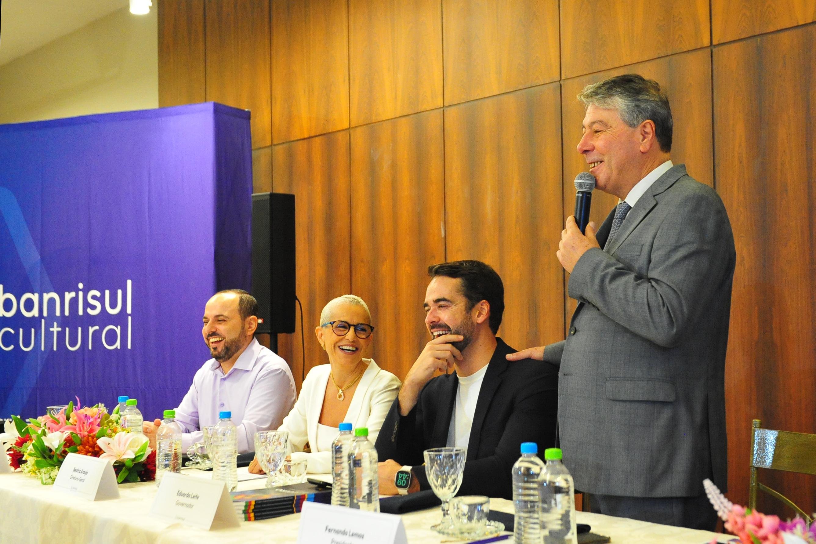 O lan&ccedil;amento do instituto reuniu autoridades nesta manh&atilde; no&nbsp;Sal&atilde;o Nobre do Banrisul
