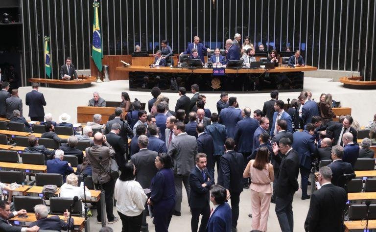 A decis&atilde;o foi anunciada depois de Alcolumbre consultar l&iacute;deres partid&aacute;rios