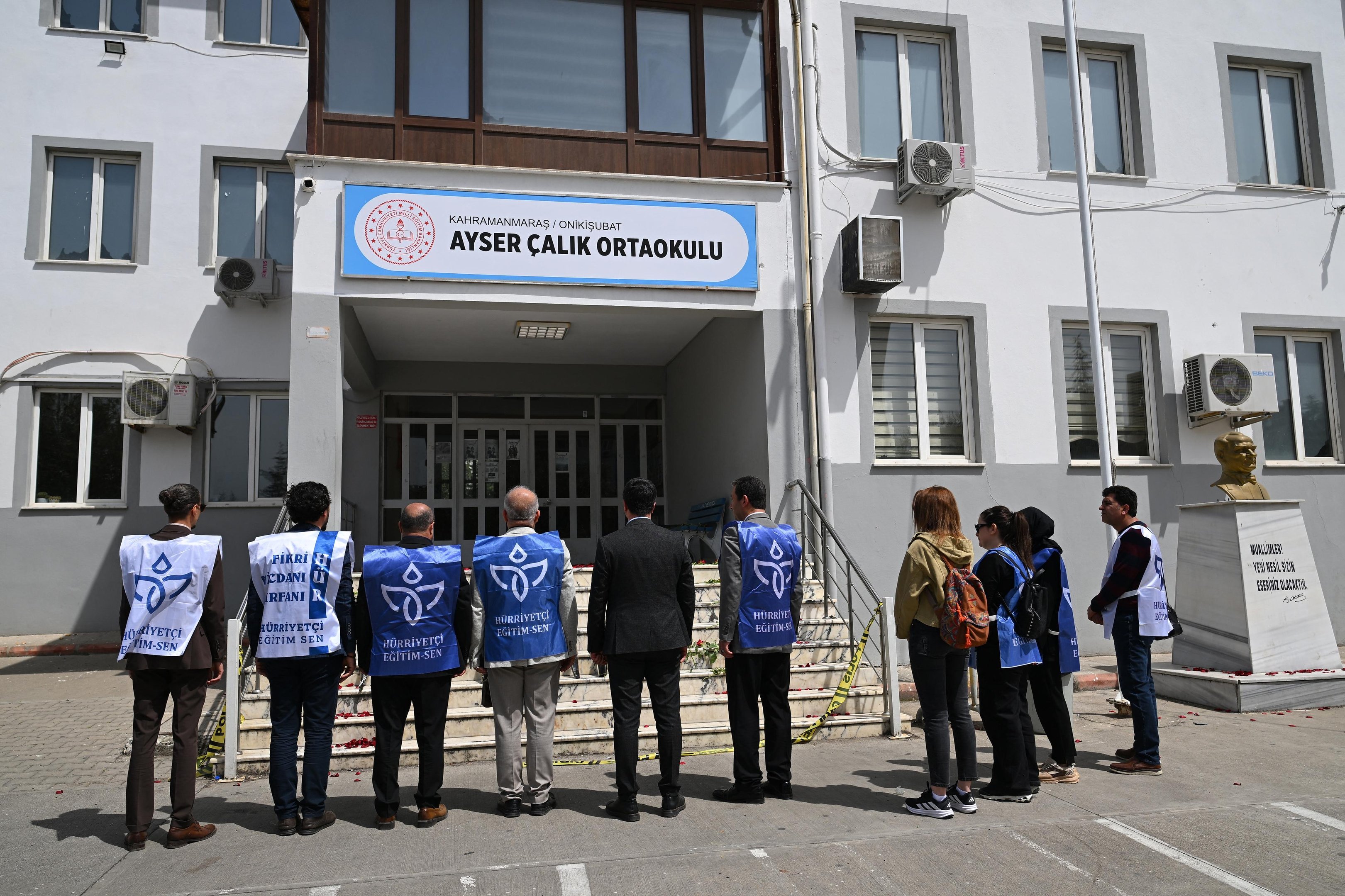 Pol&iacute;cia turca ordena deten&ccedil;&atilde;o de dezenas por apologia de tiroteios em escolas