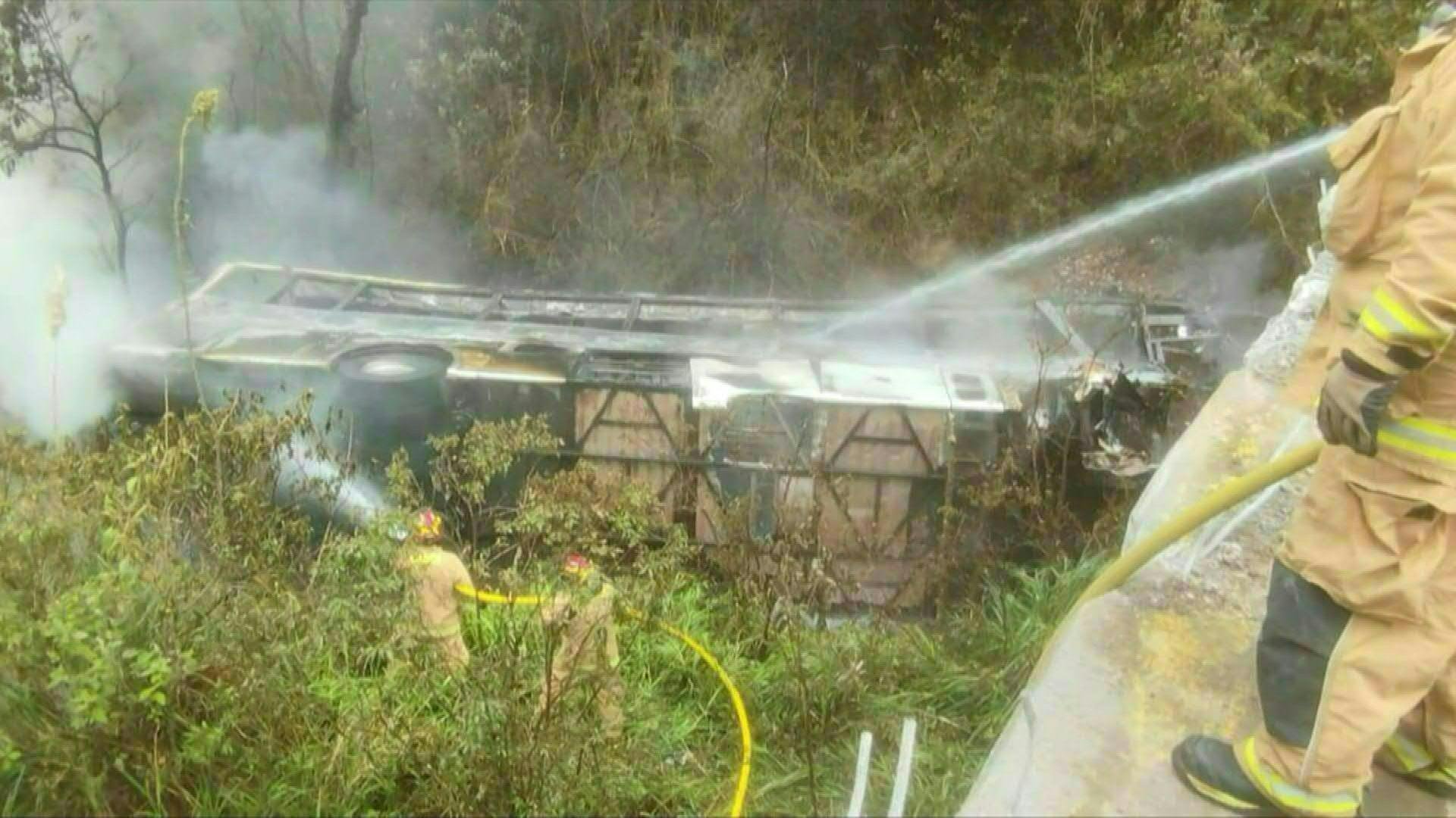 &Ocirc;nibus caiu em um abismo no sul do Equador