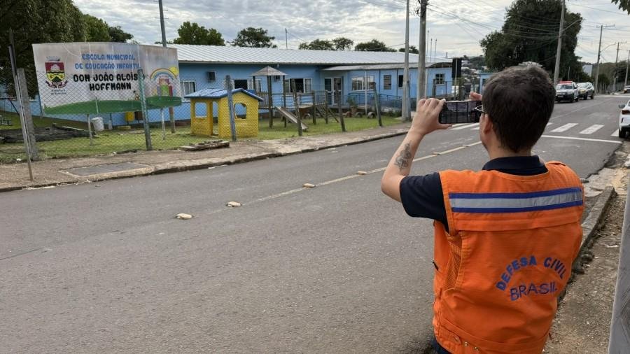 Defesa Civil Nacional est&aacute; em Erechim para acompanhar a aplica&ccedil;&atilde;o dos recursos destinados &agrave; reconstru&ccedil;&atilde;o do munic&iacute;pio ap&oacute;s estragos com o granizo