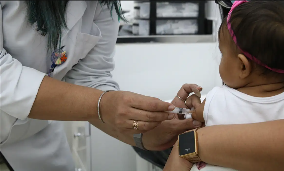 Hospitaliza&ccedil;&otilde;es pelo v&iacute;rus sincicial respirat&oacute;rio (VSR) &eacute; o principal fator de eleva&ccedil;&atilde;o dos casos nessa faixa et&aacute;ria
