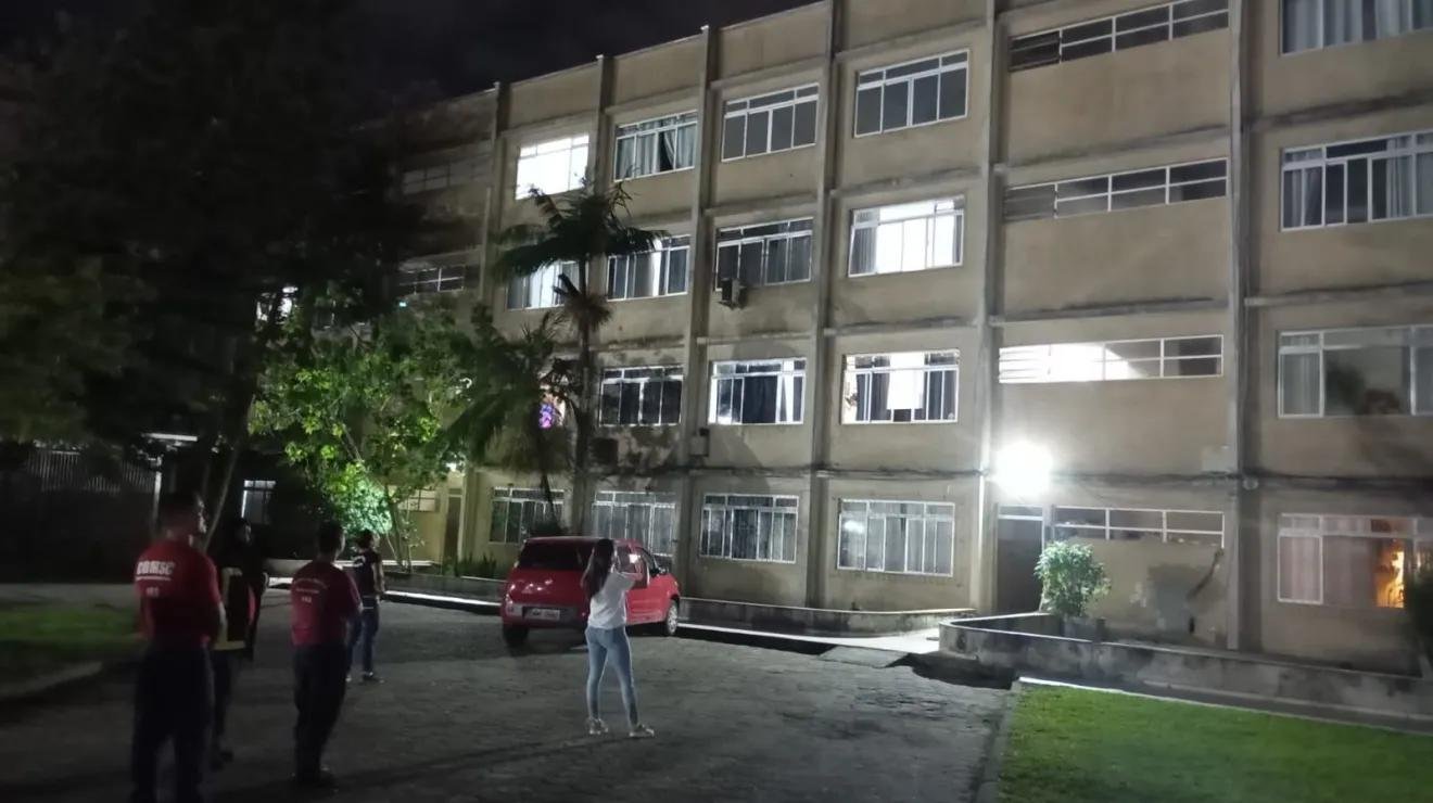 Dois im&oacute;veis vizinhos tamb&eacute;m foram desocupados por precau&ccedil;&atilde;o