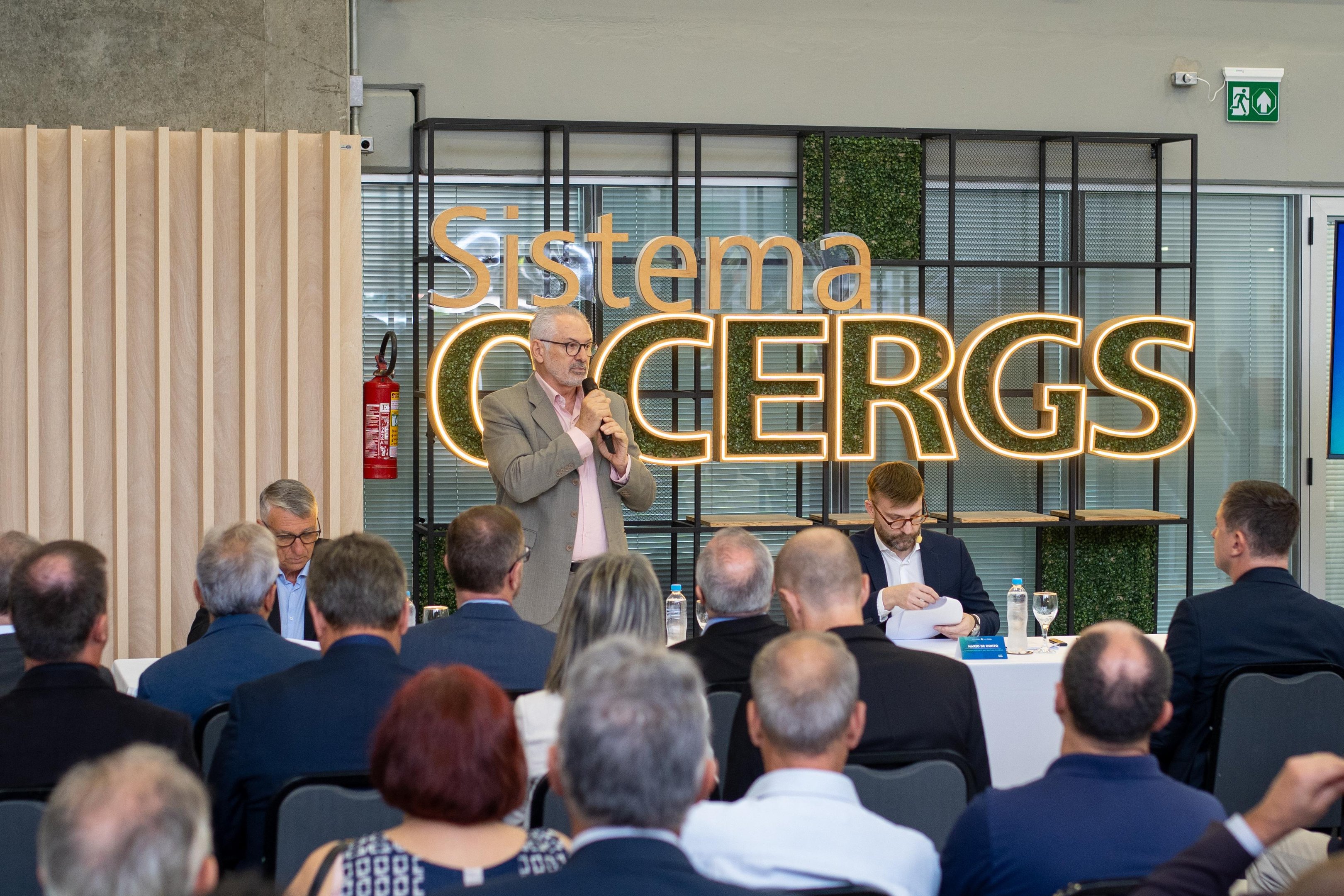 O cooperativismo ga&uacute;cho representa aproximadamente 14% do PIB do estado