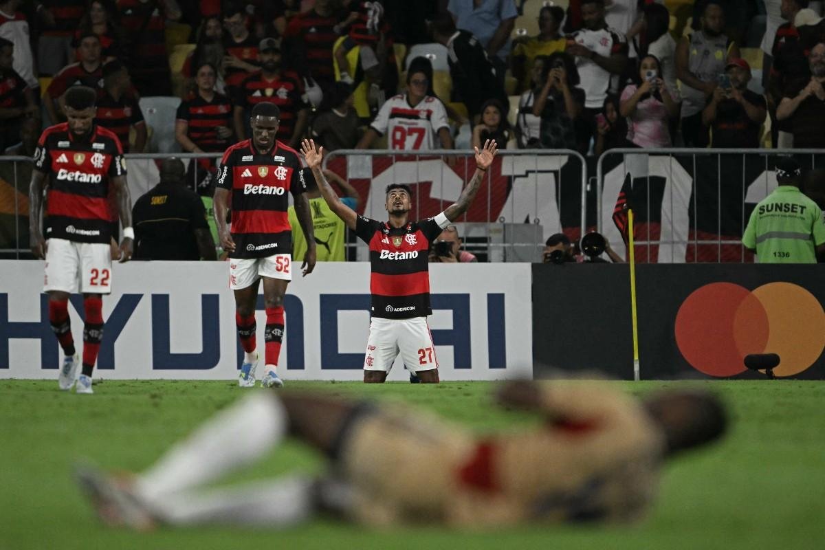 Rubro-negro n&atilde;o deu chances aos colombianos