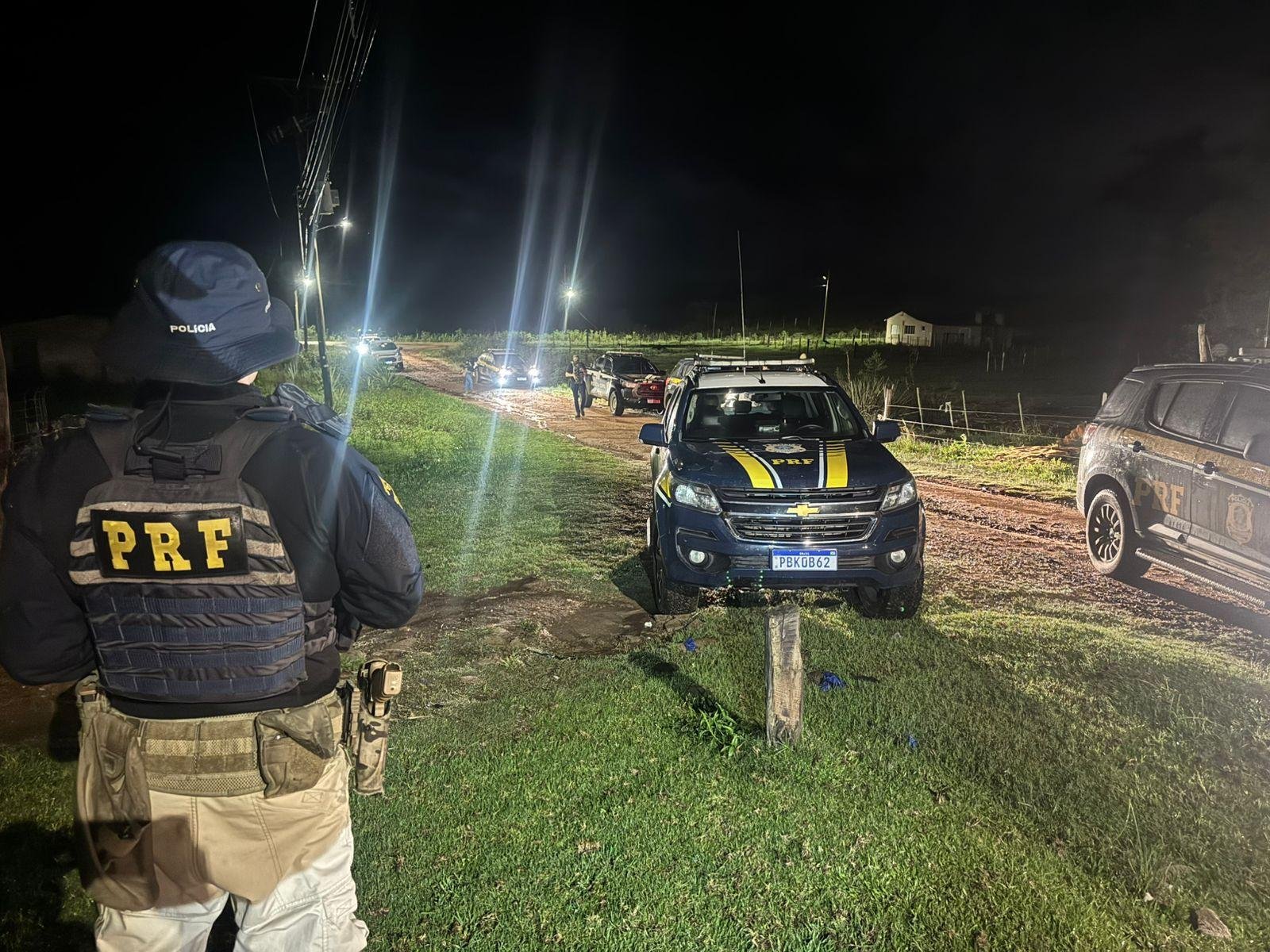 O ve&iacute;culo roubado do policial rodovi&aacute;rio federal aposentado foi localizado em um terreno em Bag&eacute;