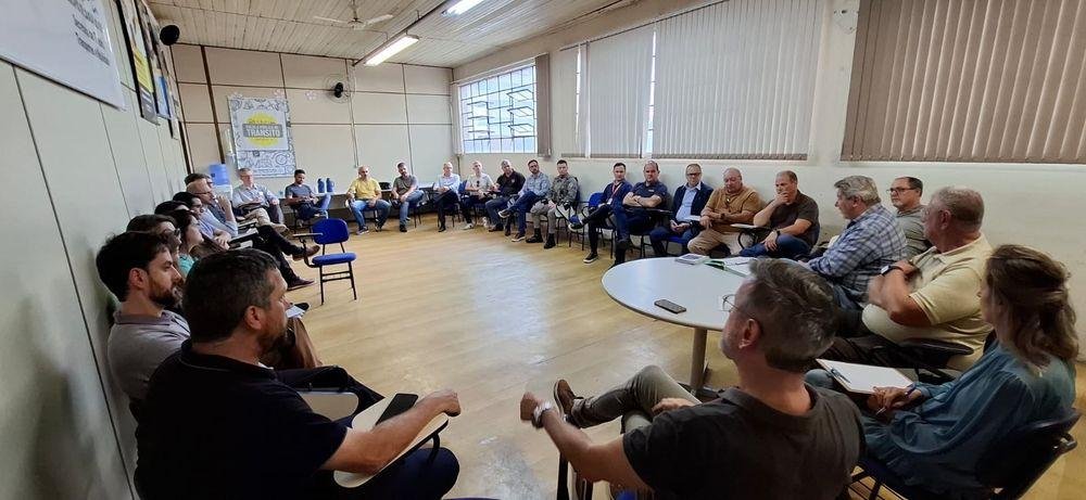 Por unanimidade, o Conselho Municipal de Mobilidade decidiu pela extin&ccedil;&atilde;o do servi&ccedil;o de t&aacute;xi-lota&ccedil;&atilde;o em Caxias do Sul