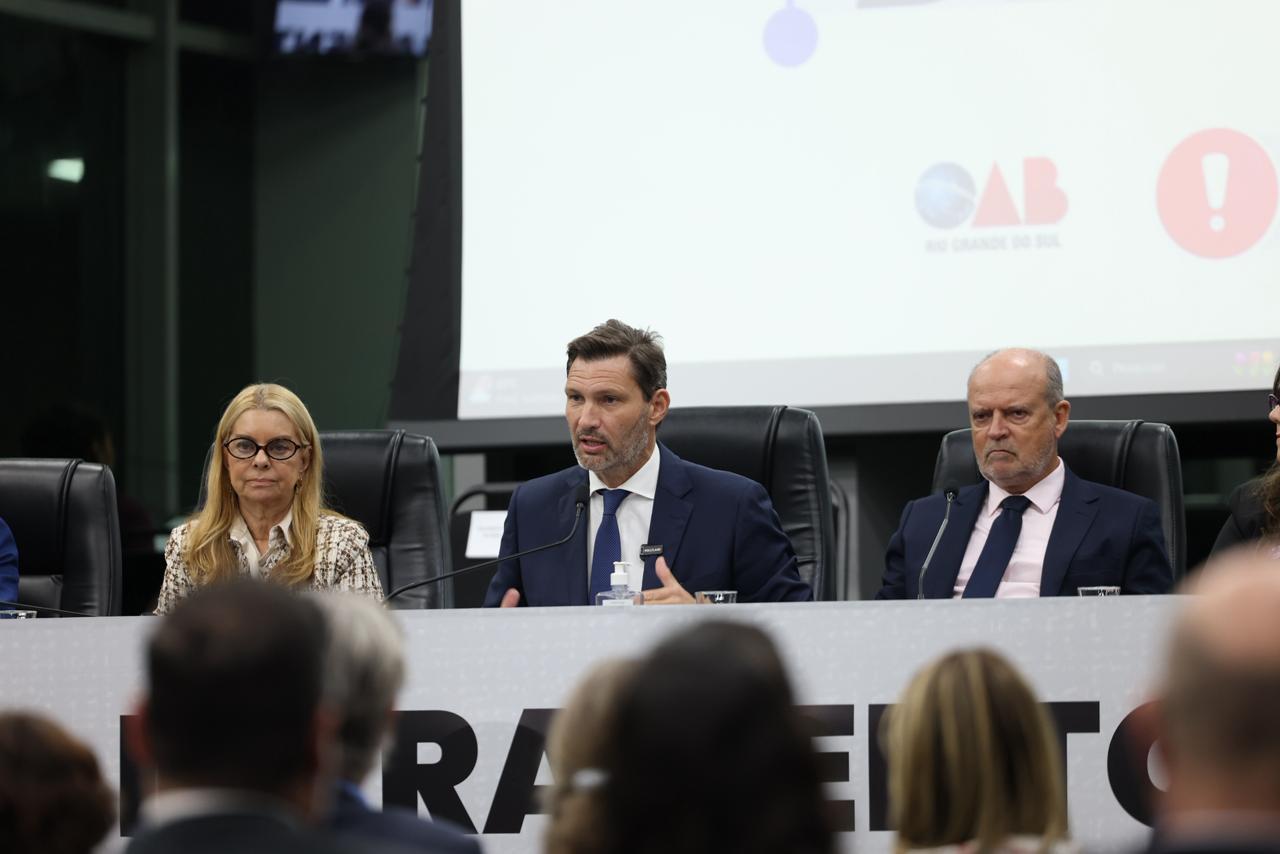 Evento foi conduzido pelo presidente da OAB/RS, Leonardo Lamachia