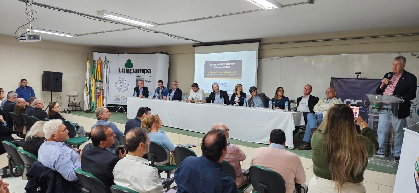 Senador Lu&iacute;s Carlos Heinze disse que &eacute; preciso que representantes da regi&atilde;o sejam ouvidos na audi&ecirc;ncia p&uacute;blica para tratar o tema
