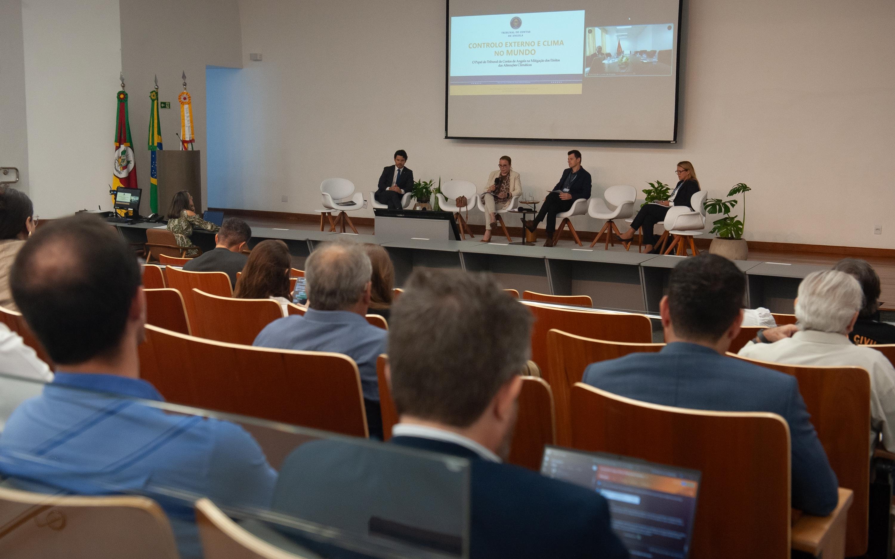 Painel &ldquo;Controle externo e clima no mundo: mandatos, abordagens e resultados (sess&atilde;o com &oacute;rg&atilde;os internacionais)", no &uacute;ltimo dia do Congresso Internacional Rede de Controle e P&oacute;s-COP30