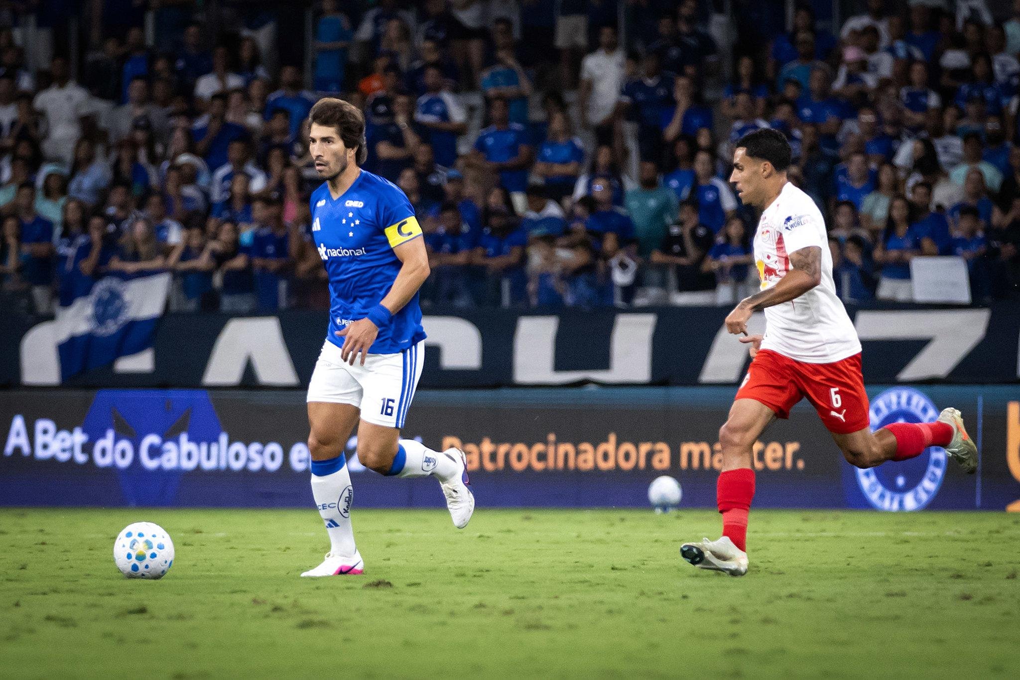 Lucas Silva &eacute; um dos capit&atilde;es do Cruzeiro onde foi criado e tem hist&oacute;ria no clube