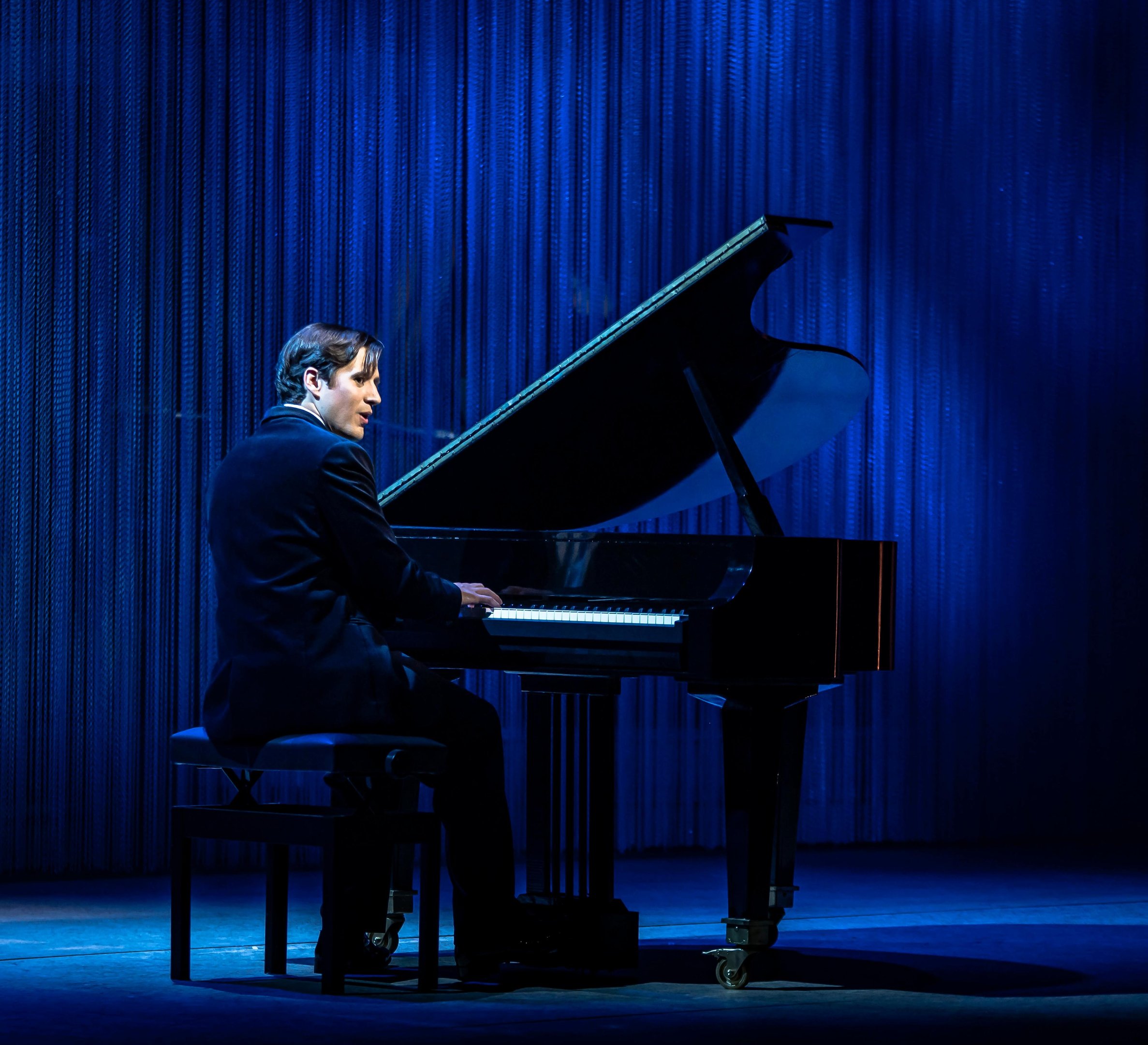 Porto Alegre recebe o espet&aacute;culo "Tom Jobim Musical", de 15 a 17 de maio, no Teatro Fiergs