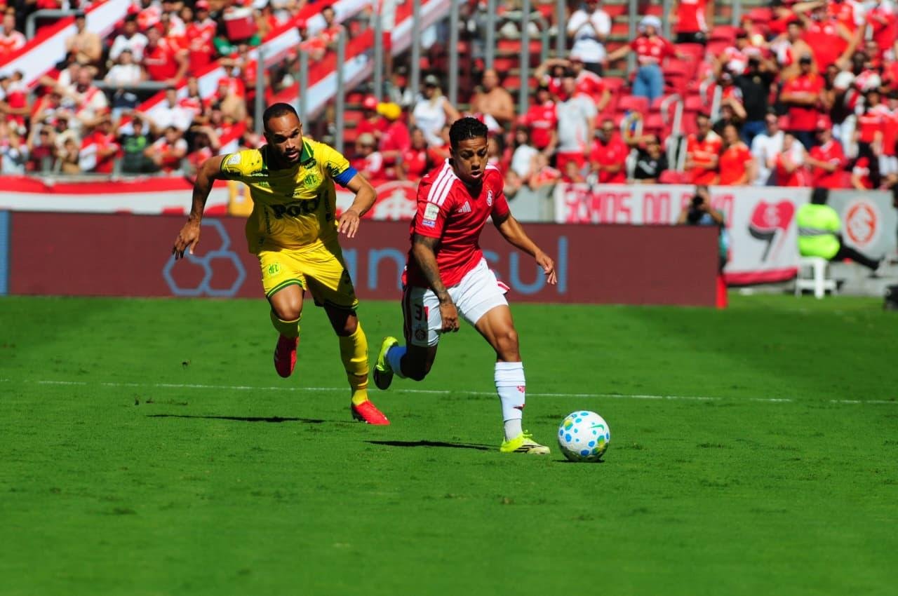 Colorado perde primeiro tempo por 2 a 0