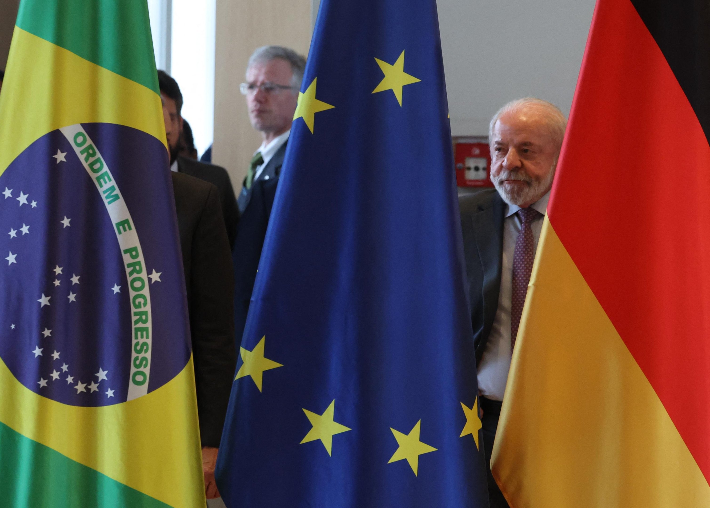 Diplomacia em Hannover ganhou tons descontra&iacute;dos nesta segunda-feira