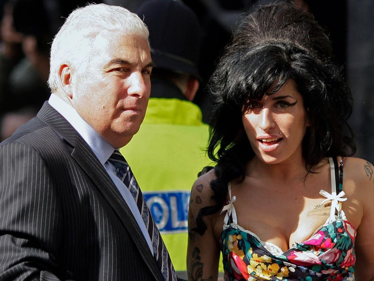 Pai da superestrela da m&uacute;sica Amy Winehouse perdeu um processo judicial no Reino Unido