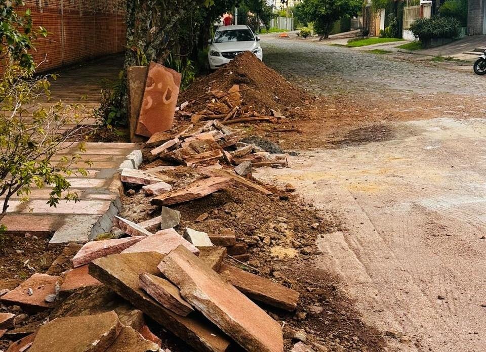 Moradores criticam a falta de comunica&ccedil;&atilde;o por parte do poder p&uacute;blico e fiscaliza&ccedil;&atilde;o dos trabalhos