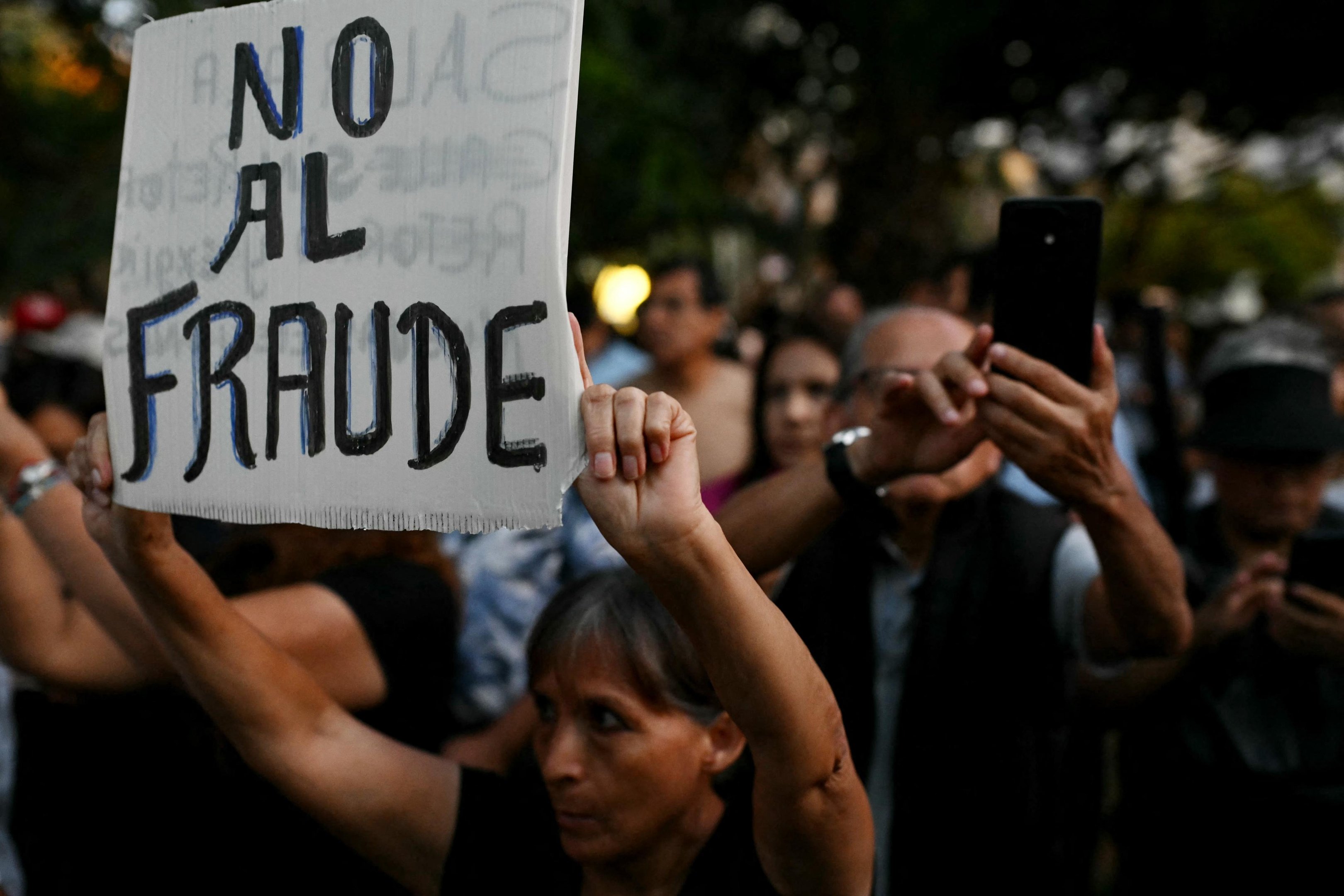 Contagem dos votos das elei&ccedil;&otilde;es presidenciais de 12 de abril no Peru est&aacute; paralisada