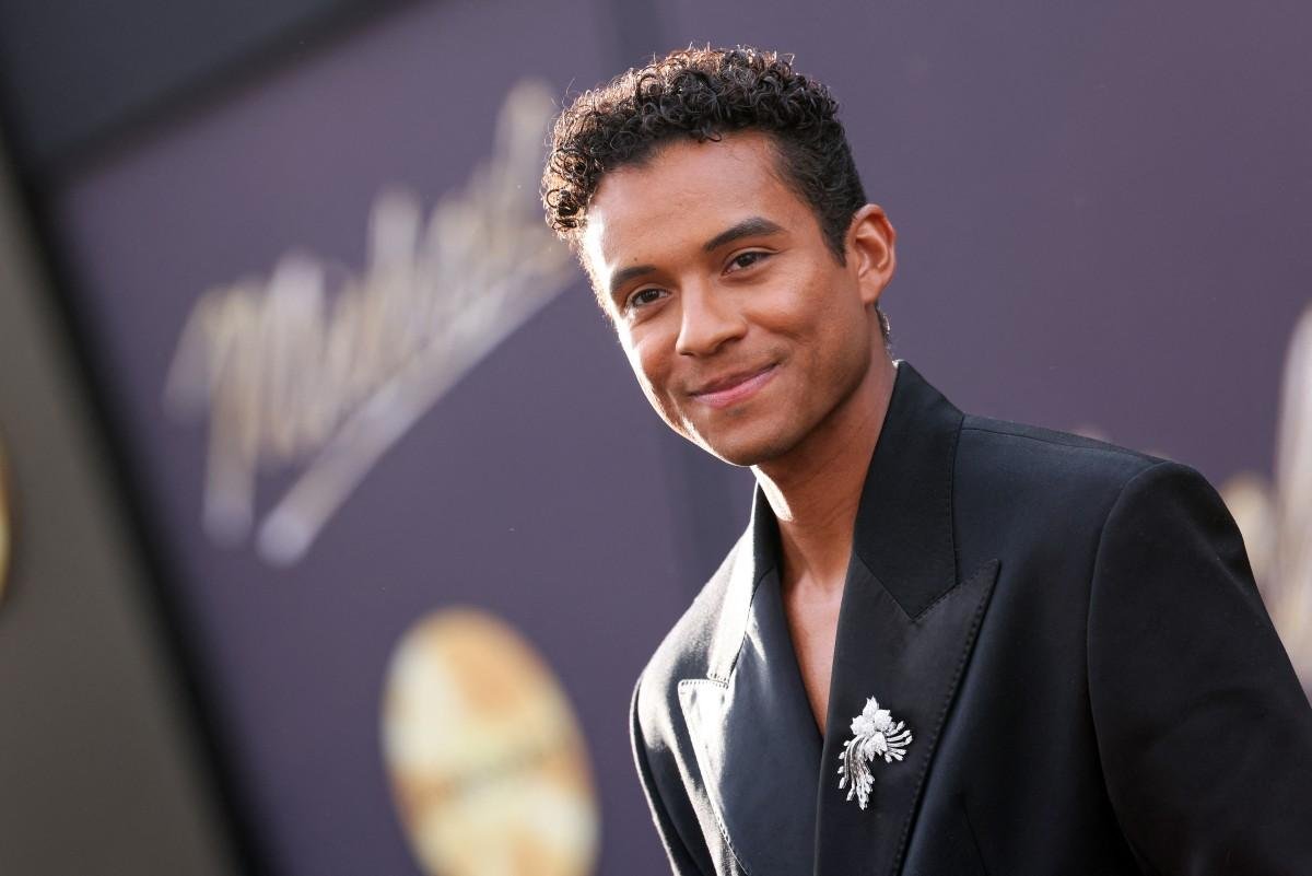 O cantor e dan&ccedil;arino americano Jaafar Jackson comparece &agrave; estreia em Los Angeles do filme "Michael", no Dolby Theatre em Hollywood