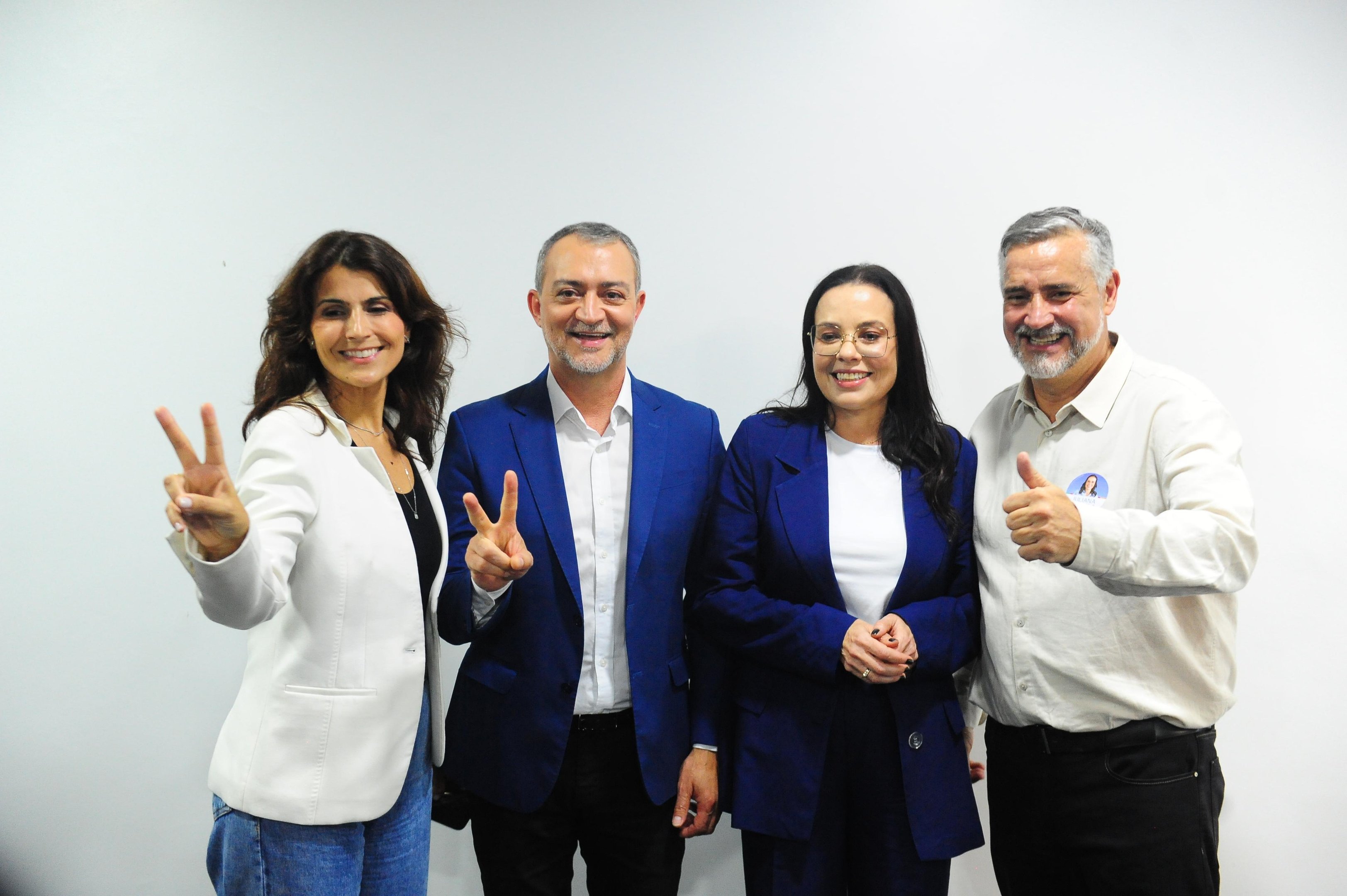 Chapa ter&aacute; Manuela D'&Aacute;vila (PSol) e Paulo Pimenta (PT) como nomes ao Senado e Juliana Brizola e Edegar Pretto concorrendo ao Pal&aacute;cio Piratini