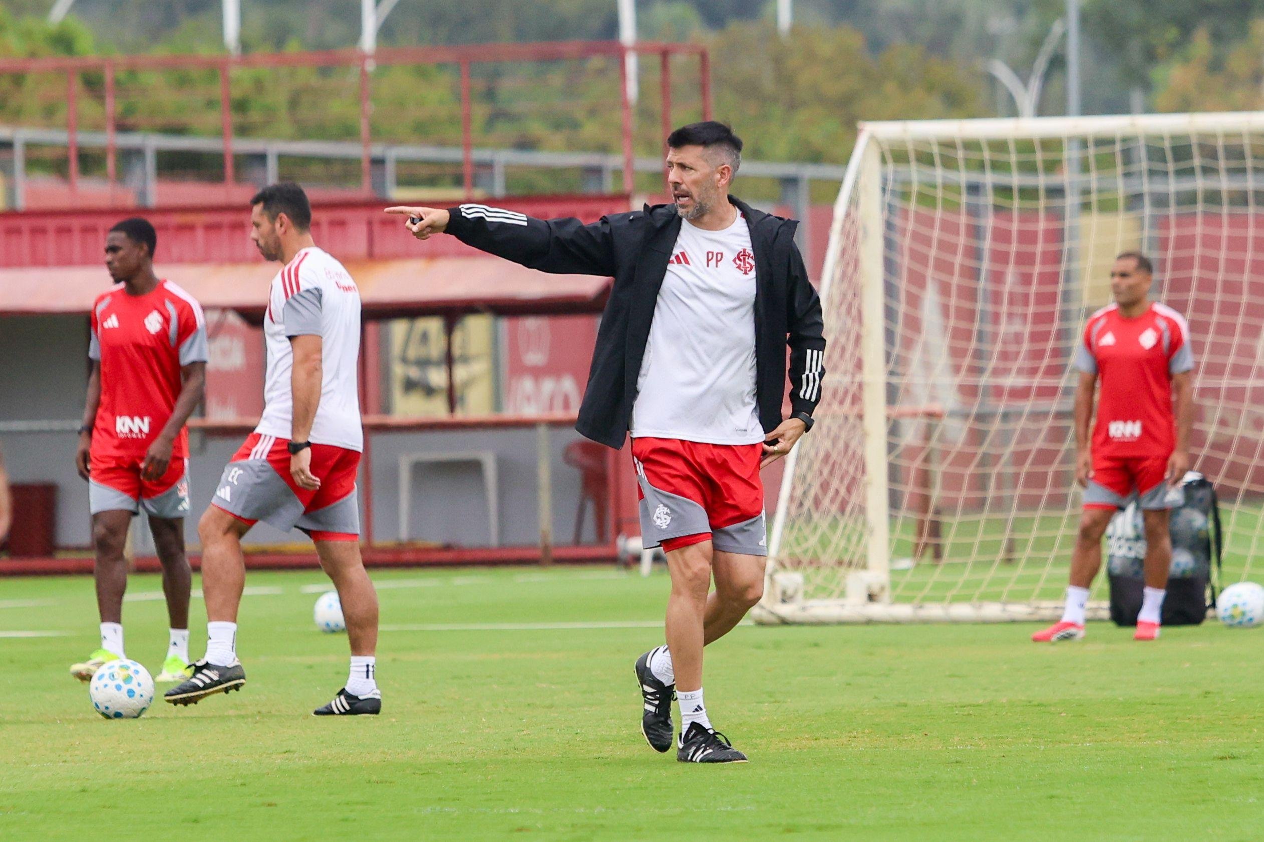 Paulo Pezzolano ainda tenta encontrar uma melhor forma&ccedil;&atilde;o para o Inter