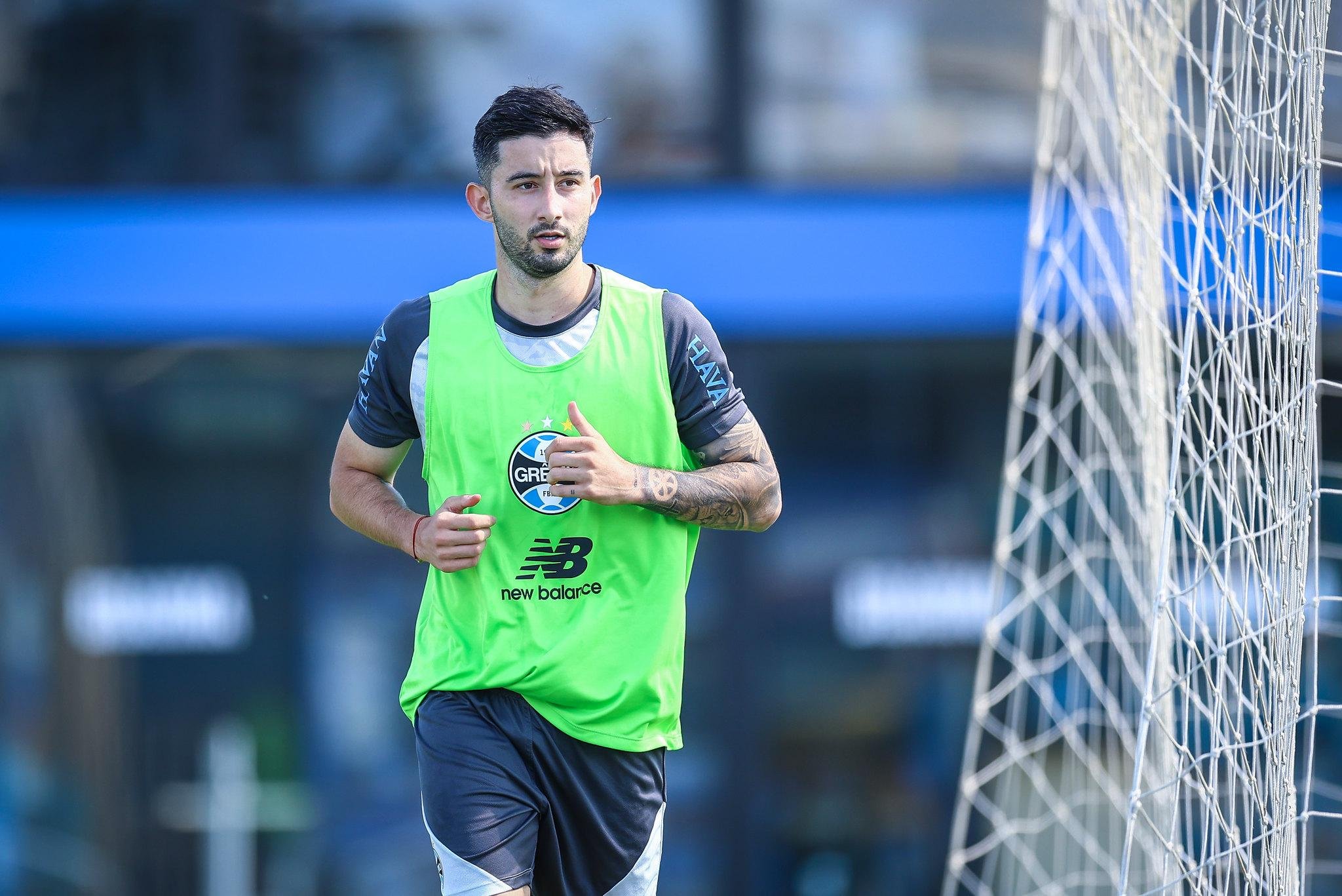 Villasanti est&aacute; recuperado de les&atilde;o grave no joelho esquerdo