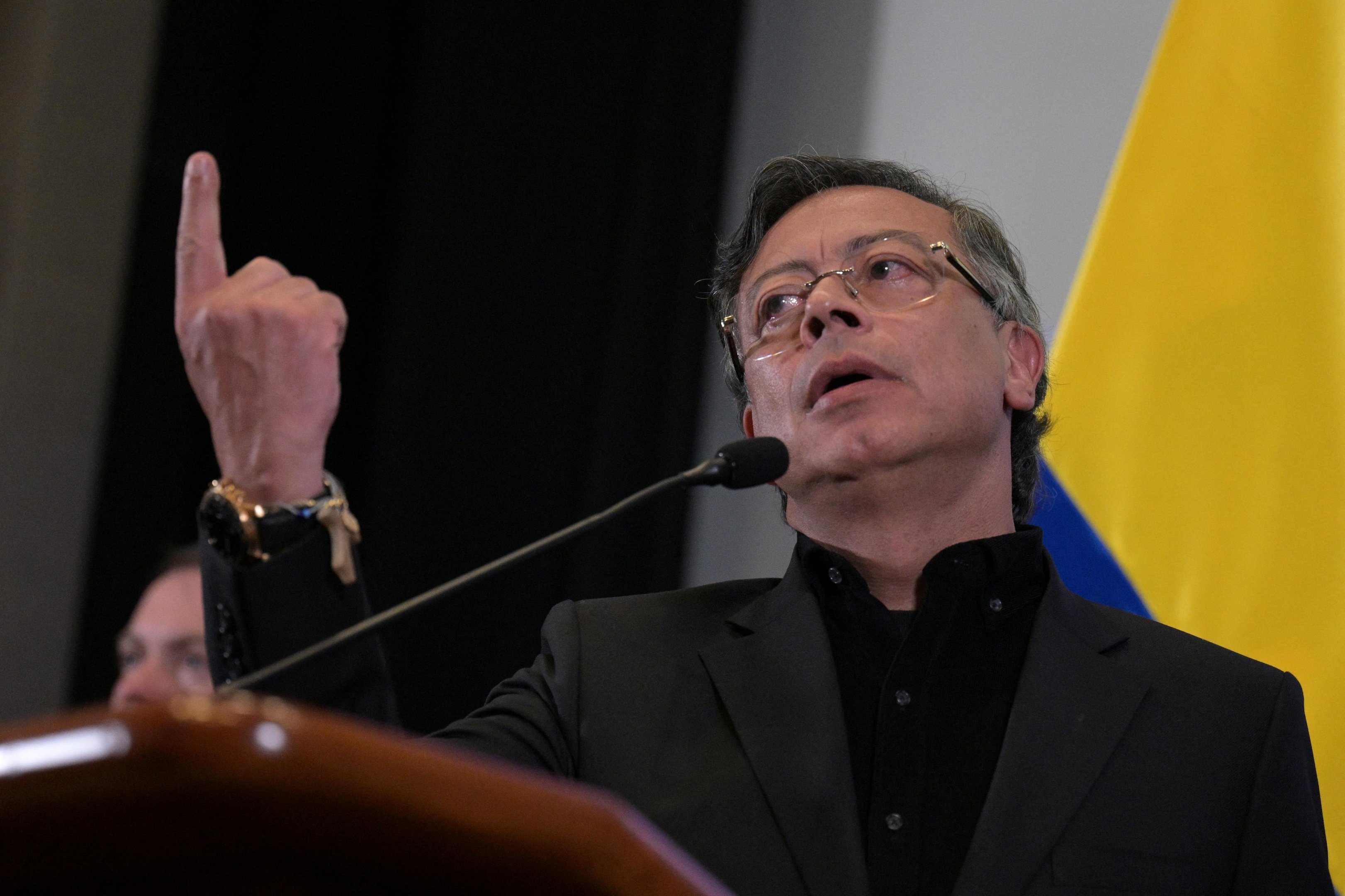 Petro denuncia uma suposta fraude eleitoral para favorecer seu sucessor, o ultradireitista De la Espriella