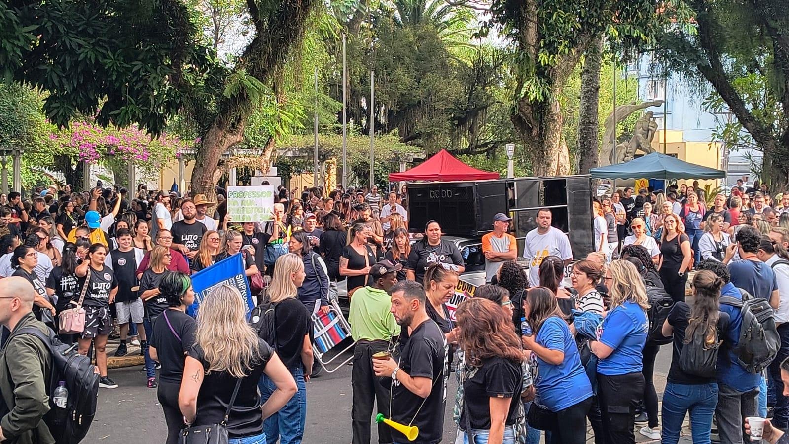 A mobiliza&ccedil;&atilde;o da categoria come&ccedil;ou em 14 de abril quando os profissionais deram in&iacute;cio ao movimento paredista