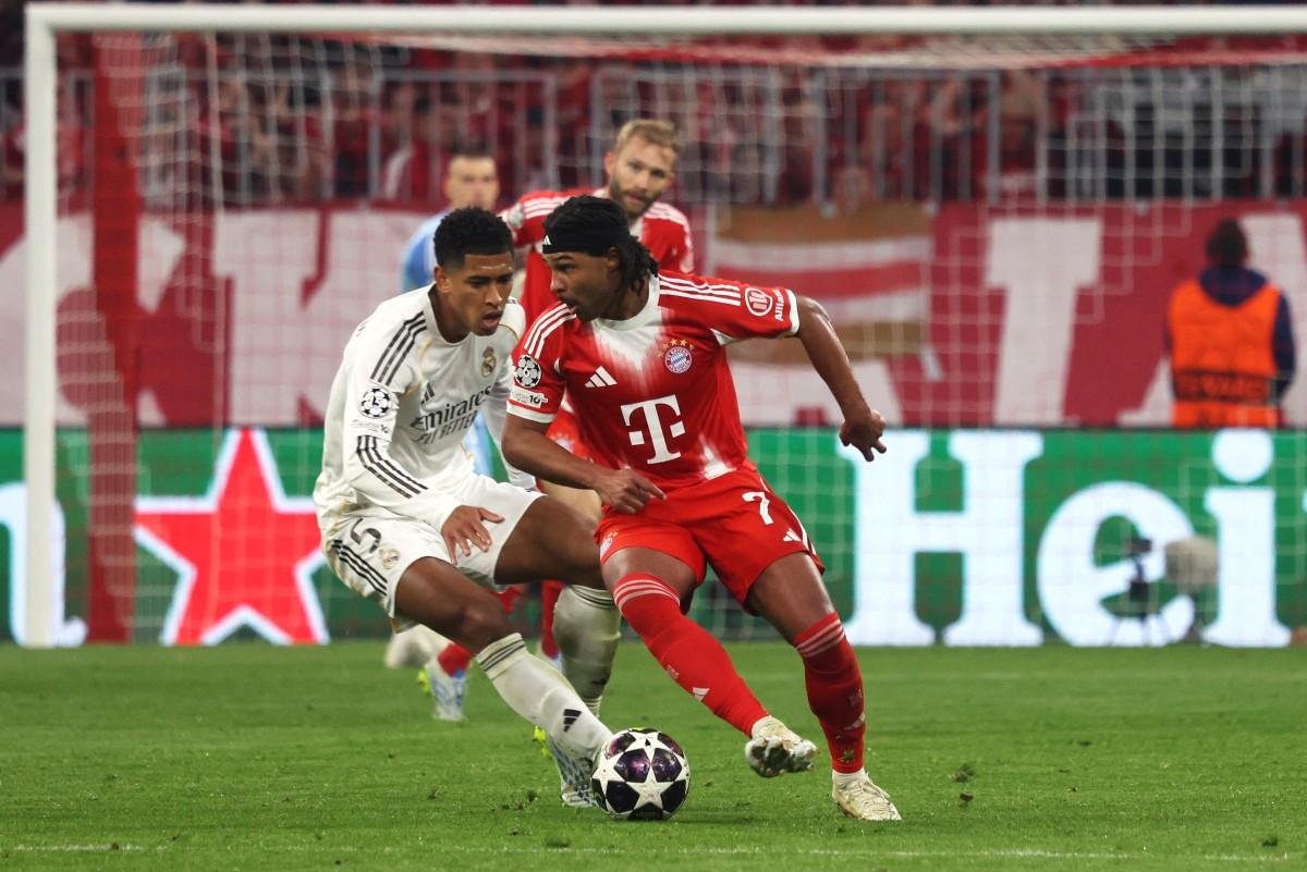 Serge Gnabry (D) teve uma les&atilde;o muscular grave e n&atilde;o vai &agrave; Copa