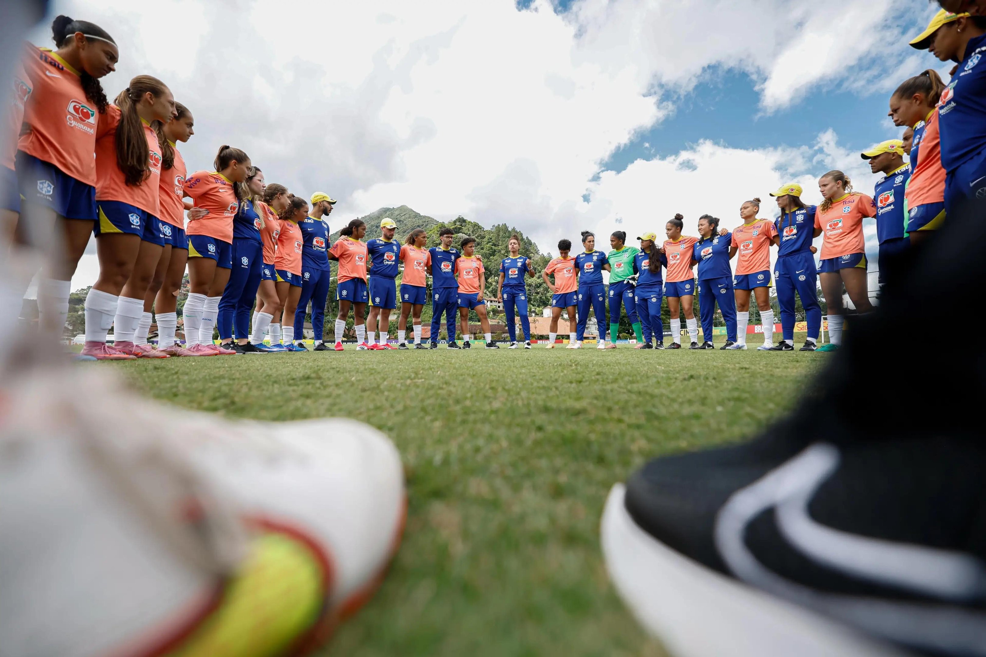 A equipe da t&eacute;cnica Rilany Silva desembarcou no Paraguai nesta madrugada
