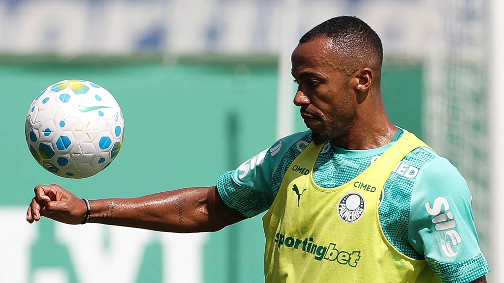 Marlon Freitas comanda o meio-campo do Palmeiras