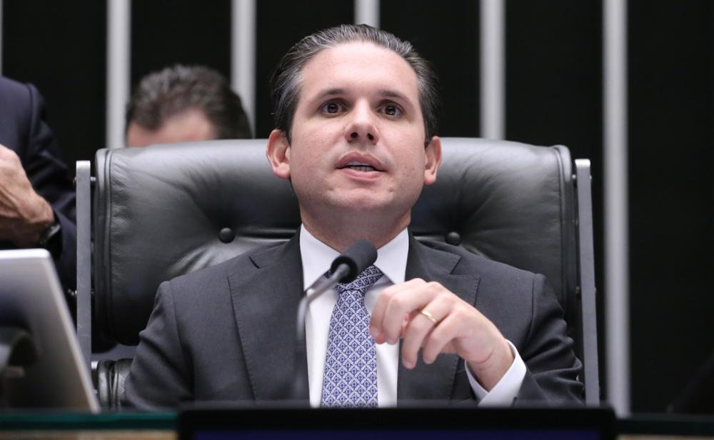 Comiss&atilde;o especial que ir&aacute; discutir fim da escala 6x1 depende de ato de Hugo Motta