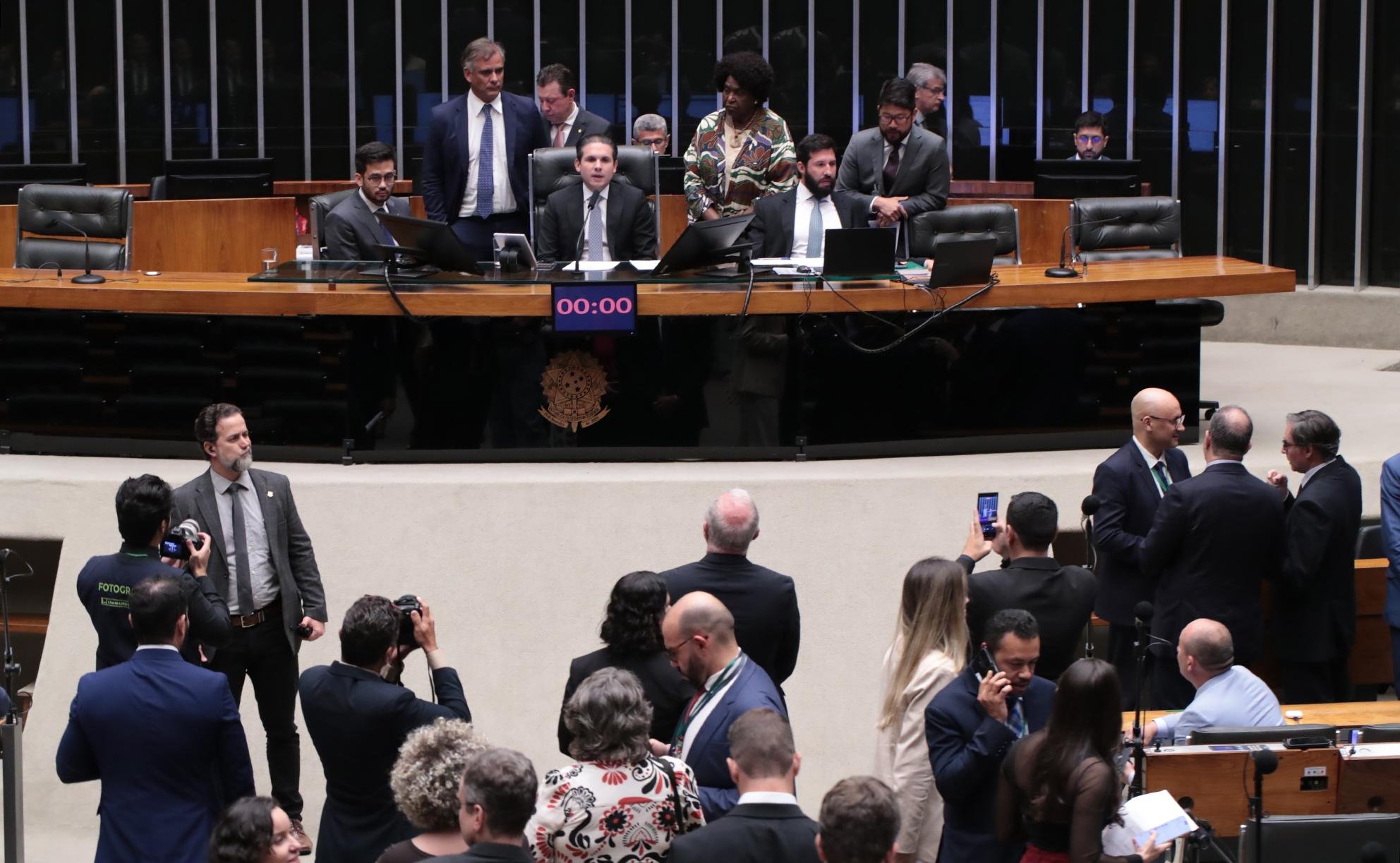 Mat&eacute;ria ser&aacute; enviada ao Senado