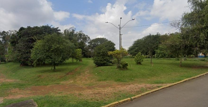 Pra&ccedil;a do Parque Universit&aacute;rio, onde homem foi baleado, em Canoas