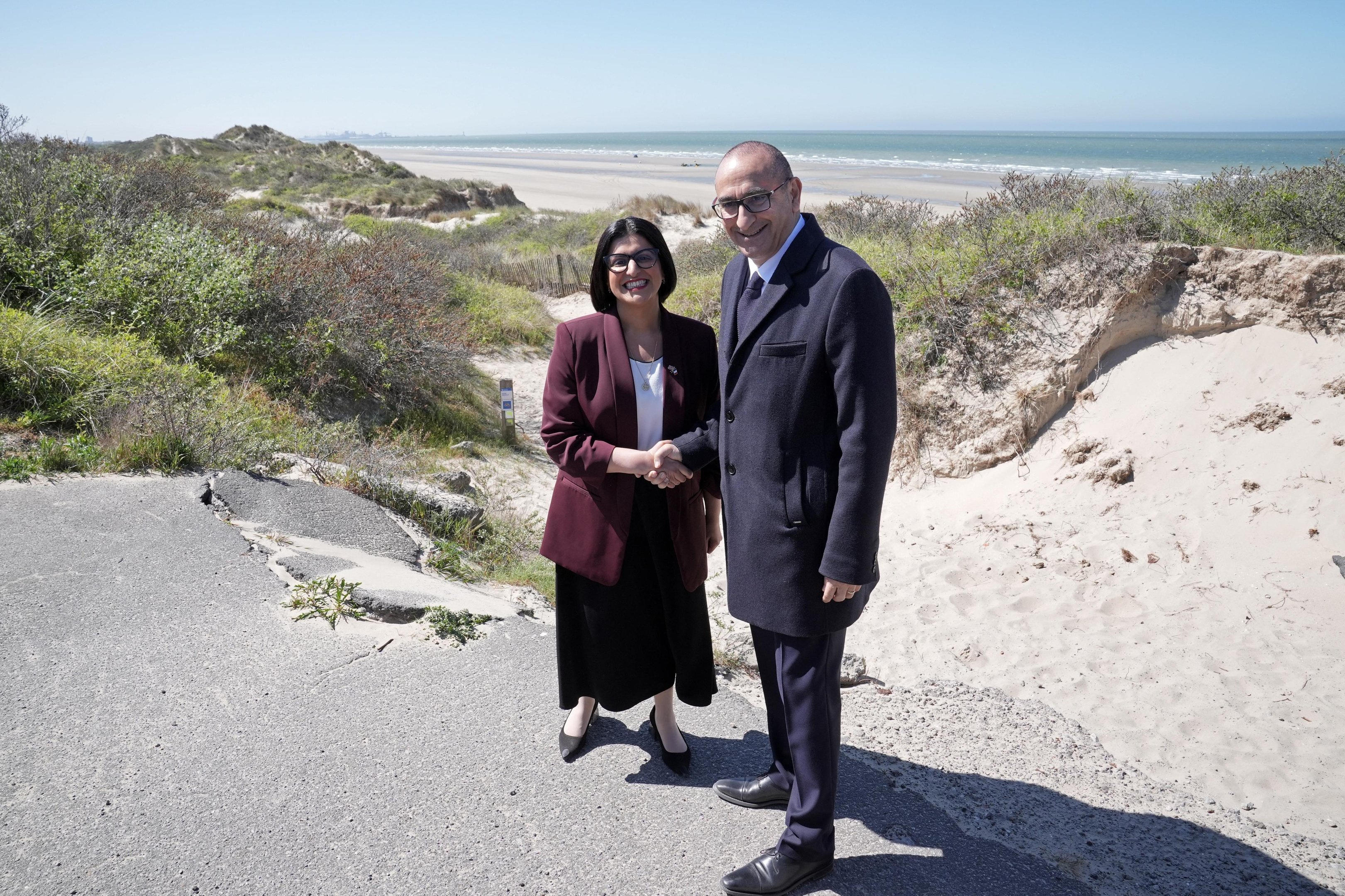 Gr&atilde;-Bretanha e Fran&ccedil;a concordaram com um novo acordo de tr&ecirc;s anos para impedir que migrantes indocumentados fa&ccedil;am a arriscada travessia pelo Canal da Mancha em pequenos barcos