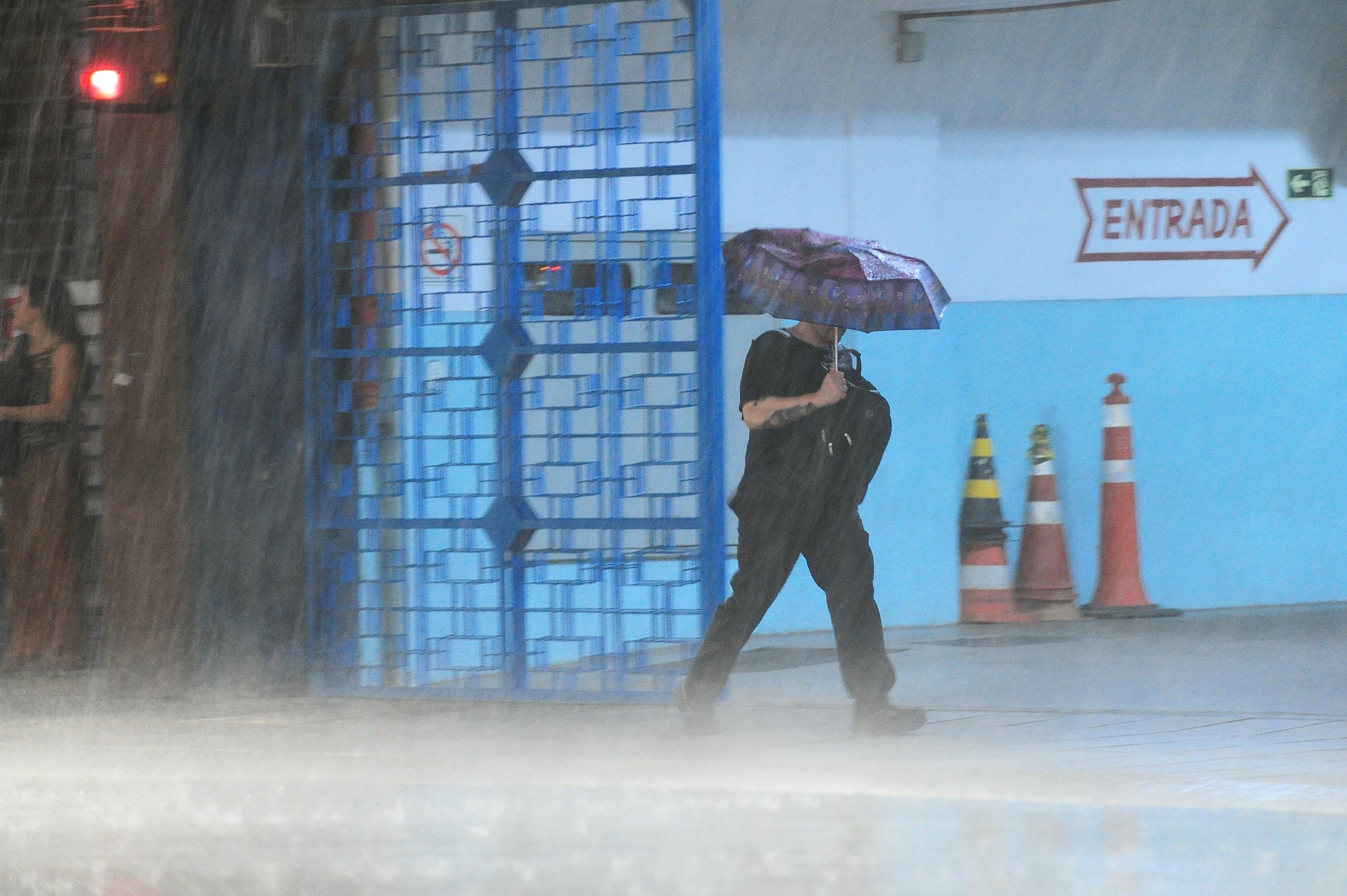 Per&iacute;odo entre o final a noite de quinta e a manh&atilde; de sexta pode ser marcado por chuva de moderada a forte intensidade