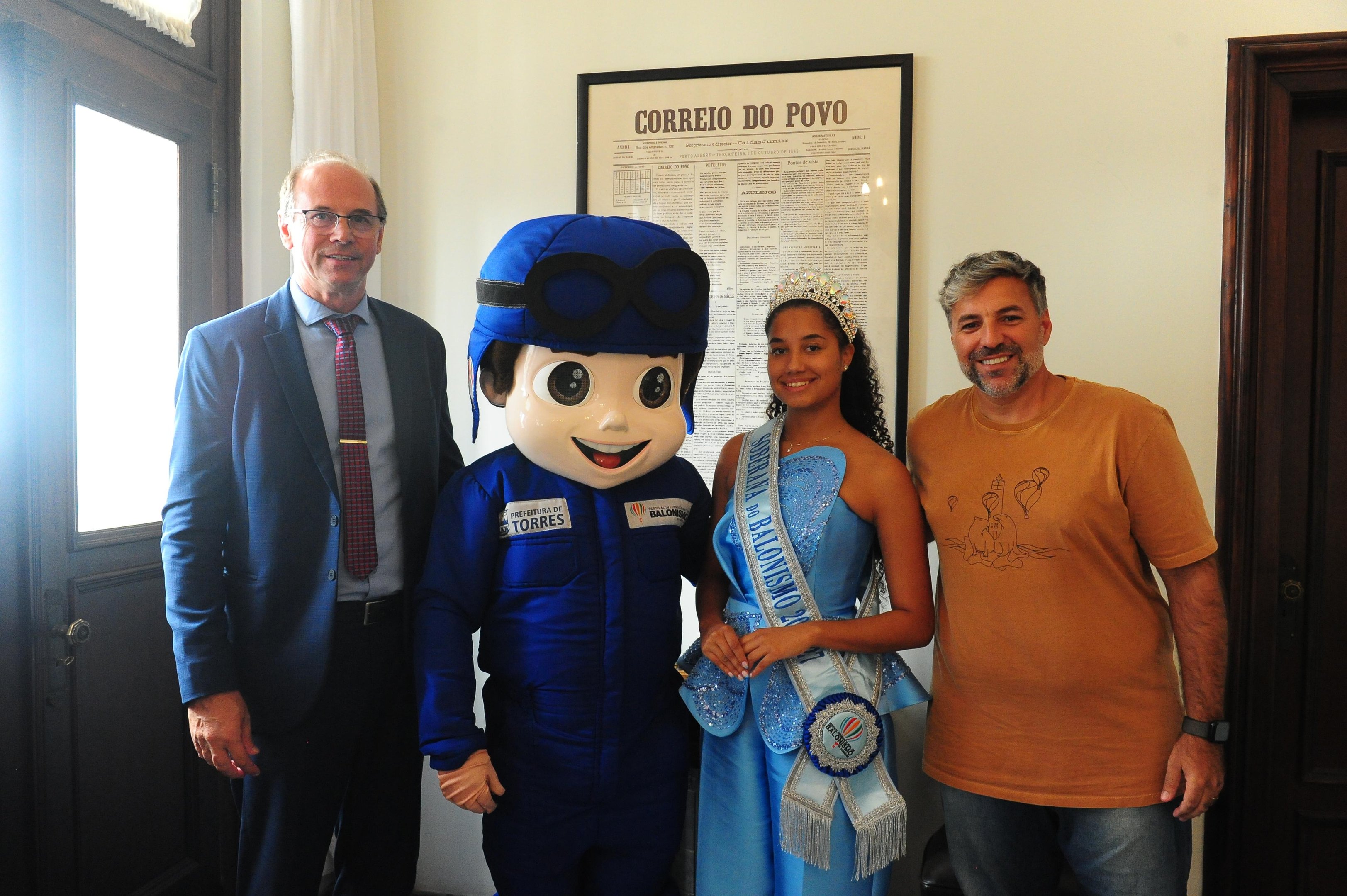 Comitiva da Prefeitura de Torres em visita ao Correio do Povo