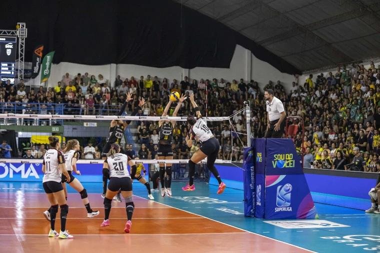 As duas semifinais da Superliga Feminina ser&atilde;o decididas no confronto de desempate pela primeira vez