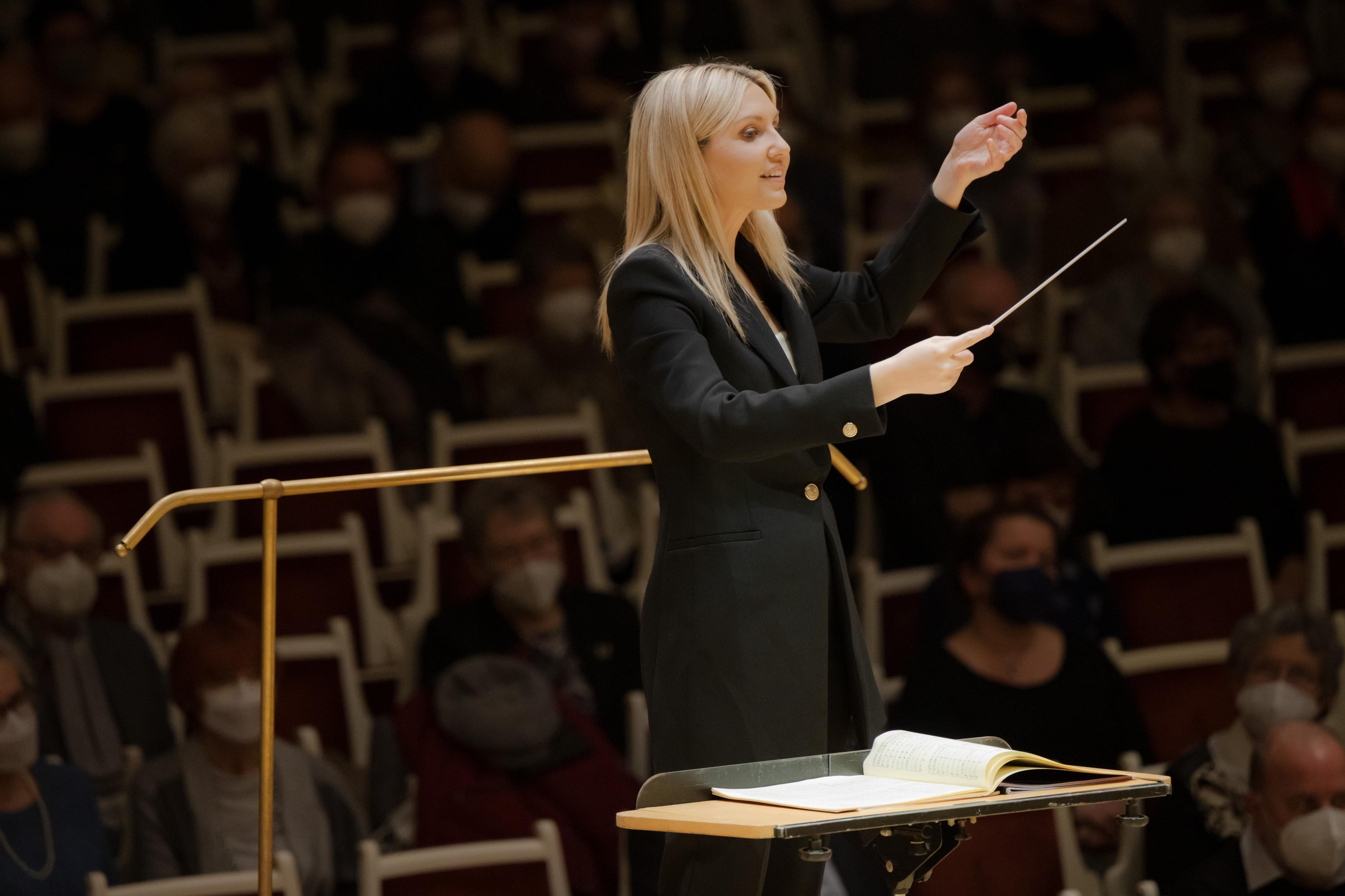 A regente italiana Vanessa Benelli Mosell se apresenta com a Ospa